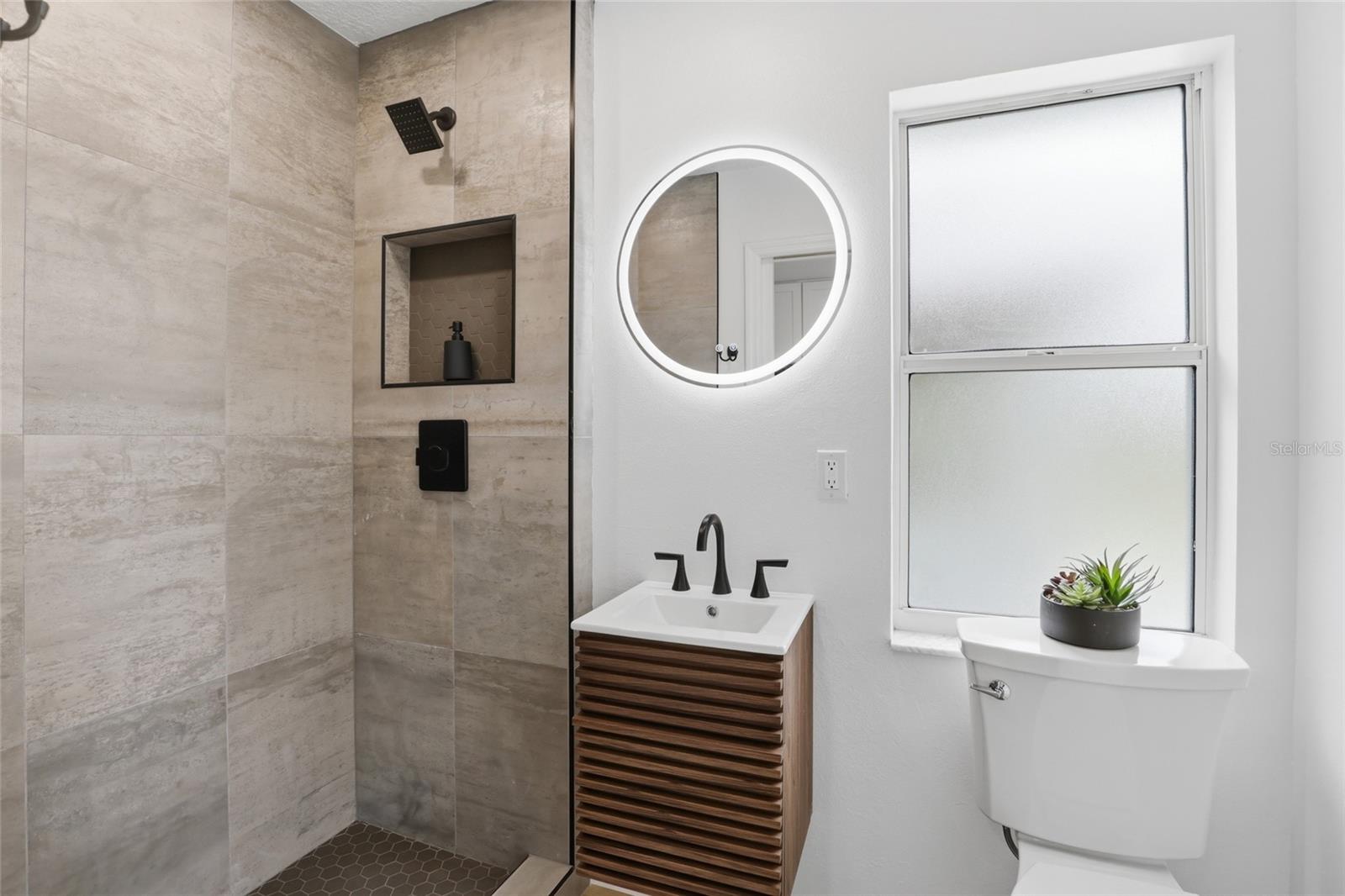 Image 28 of 50 For 19518 78th Avenue