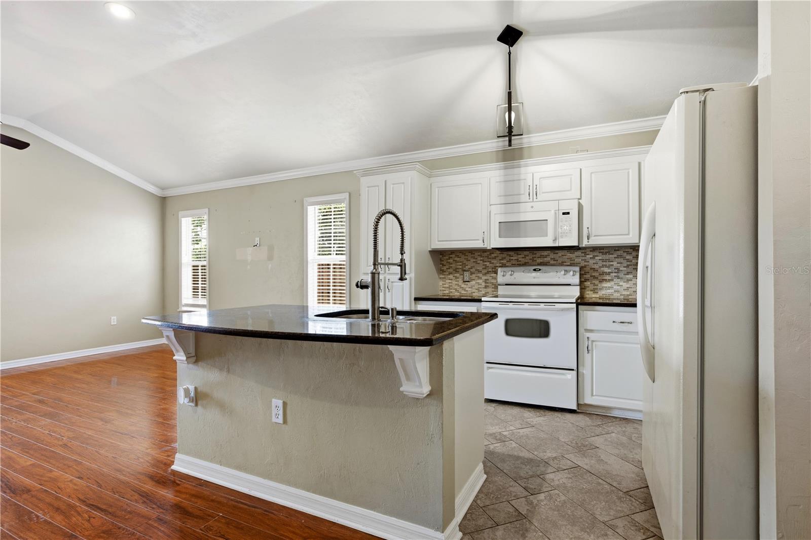 Image 12 of 41 For 25488 10th Avenue