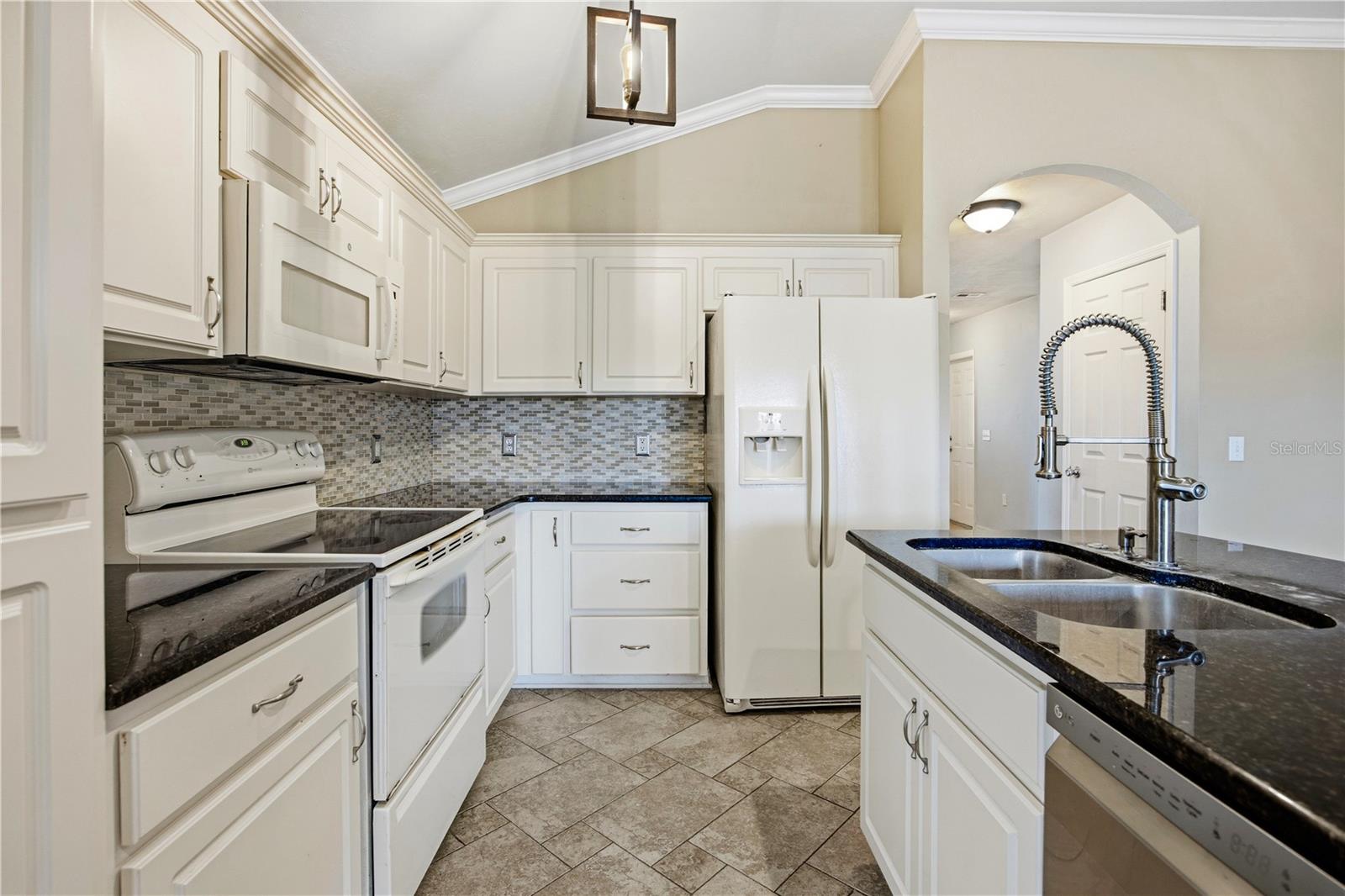 Image 18 of 41 For 25488 10th Avenue