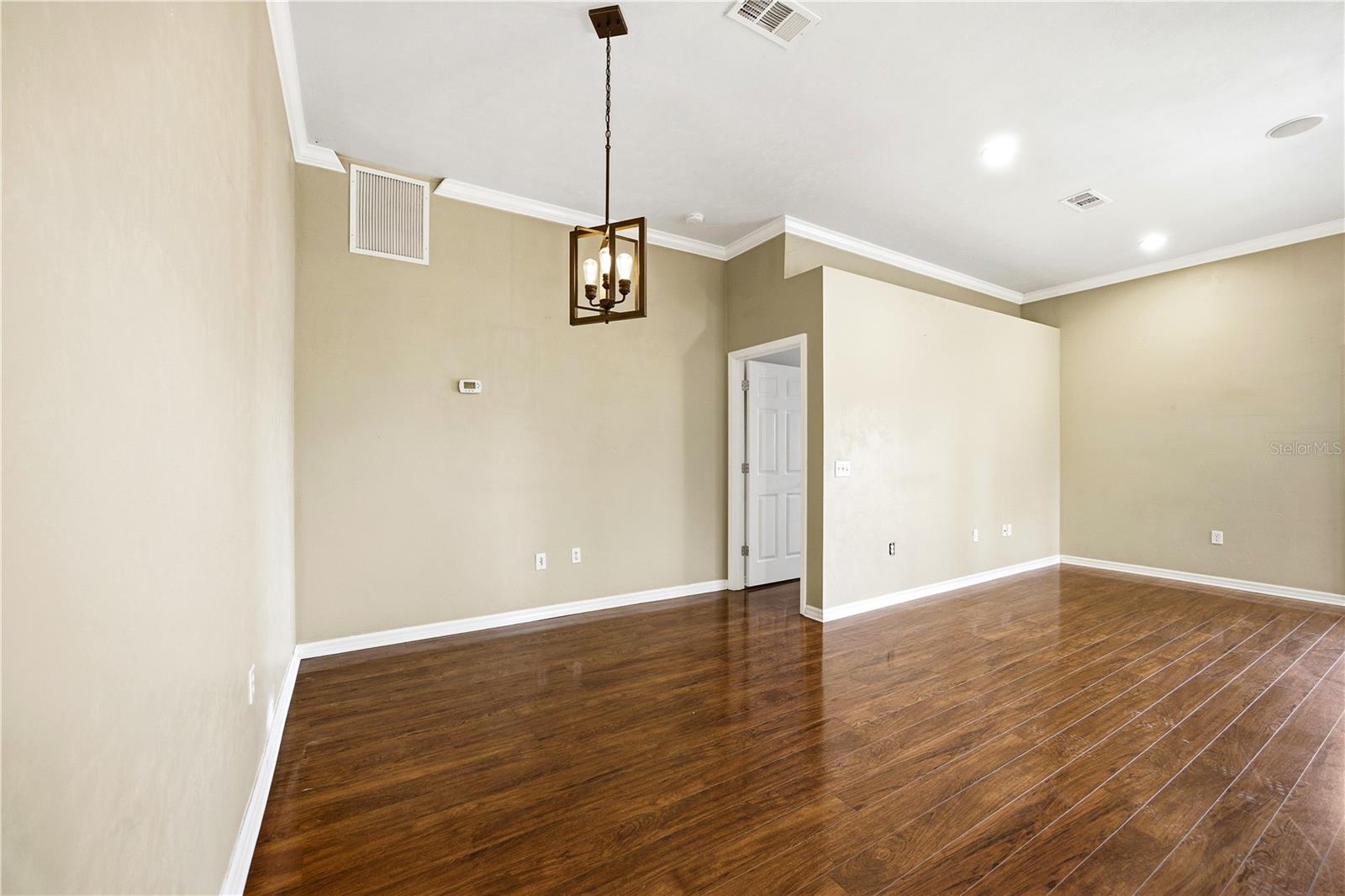 Image 21 of 41 For 25488 10th Avenue