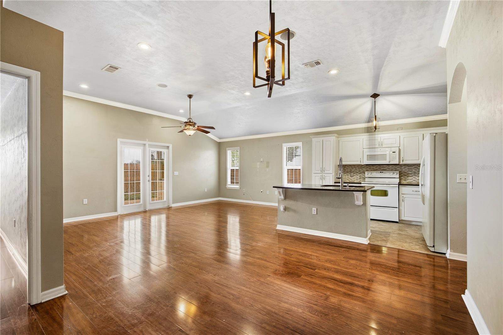 Image 22 of 41 For 25488 10th Avenue