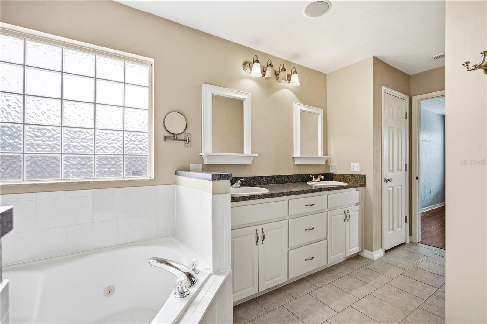 Image 28 of 41 For 25488 10th Avenue