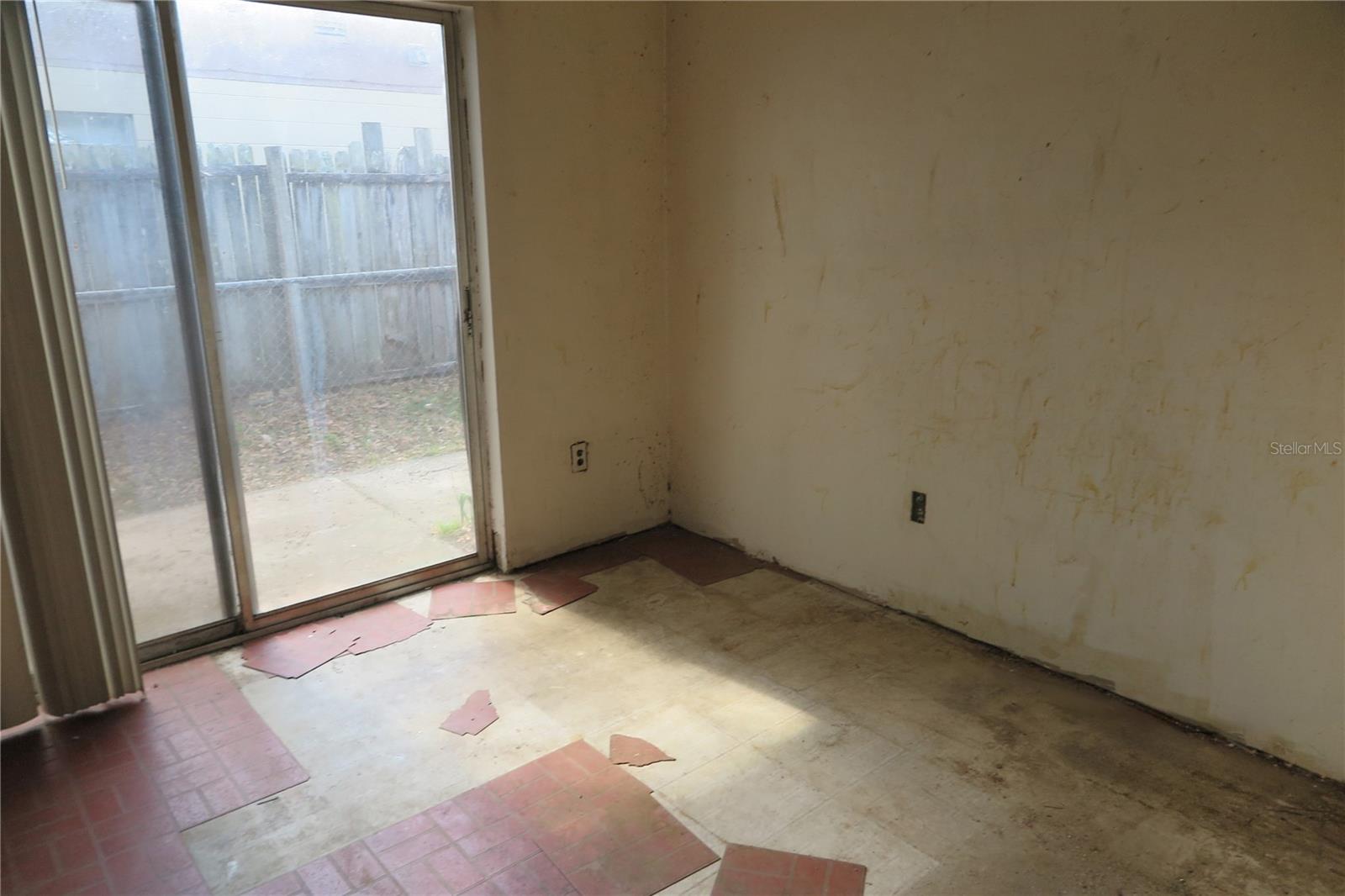 Listing photo id 8 for 1045 19th Street