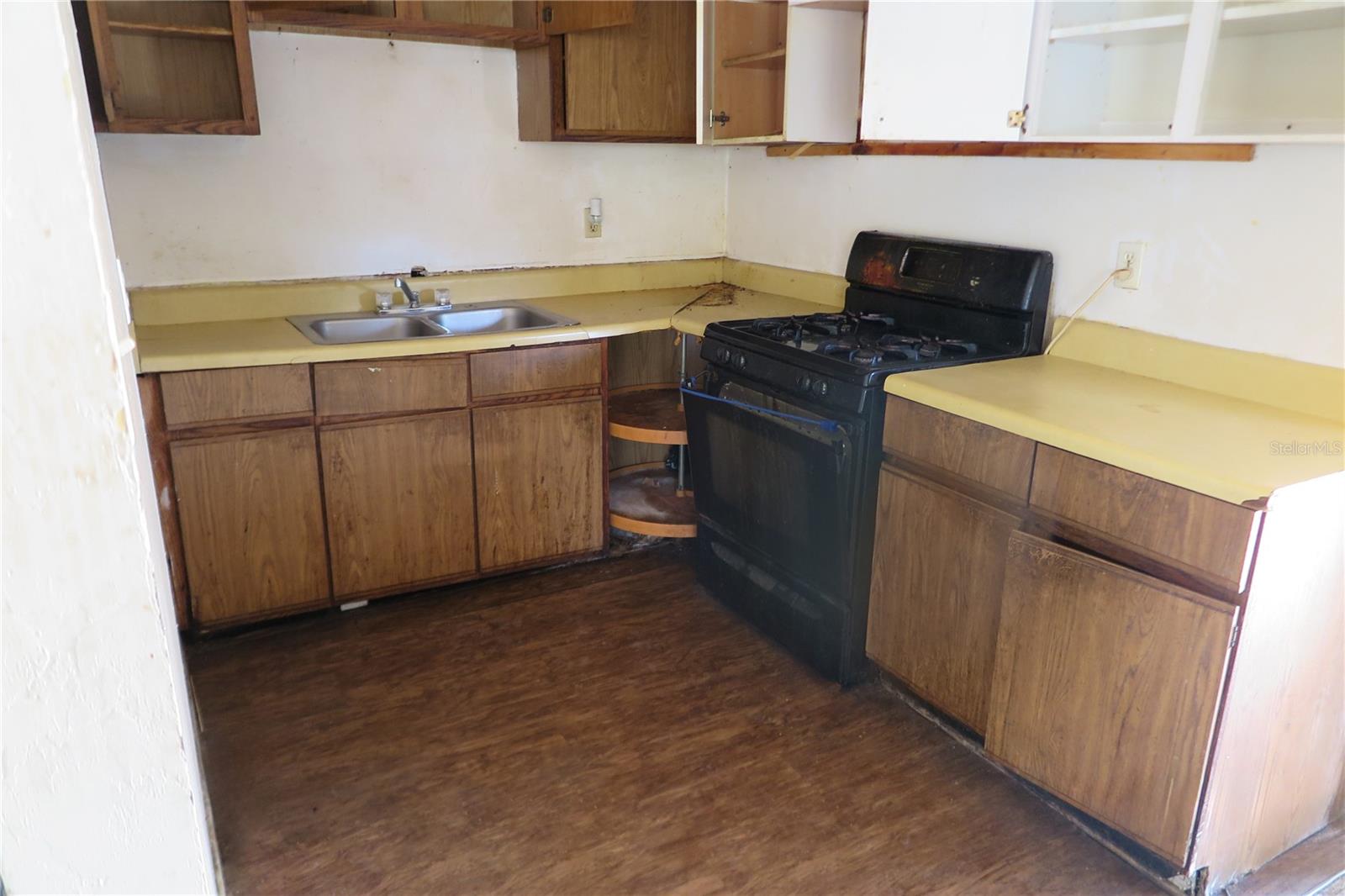 Listing photo id 3 for 1045 19th Street