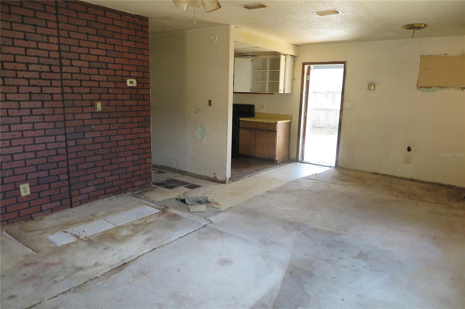 Listing photo id 4 for 1045 19th Street