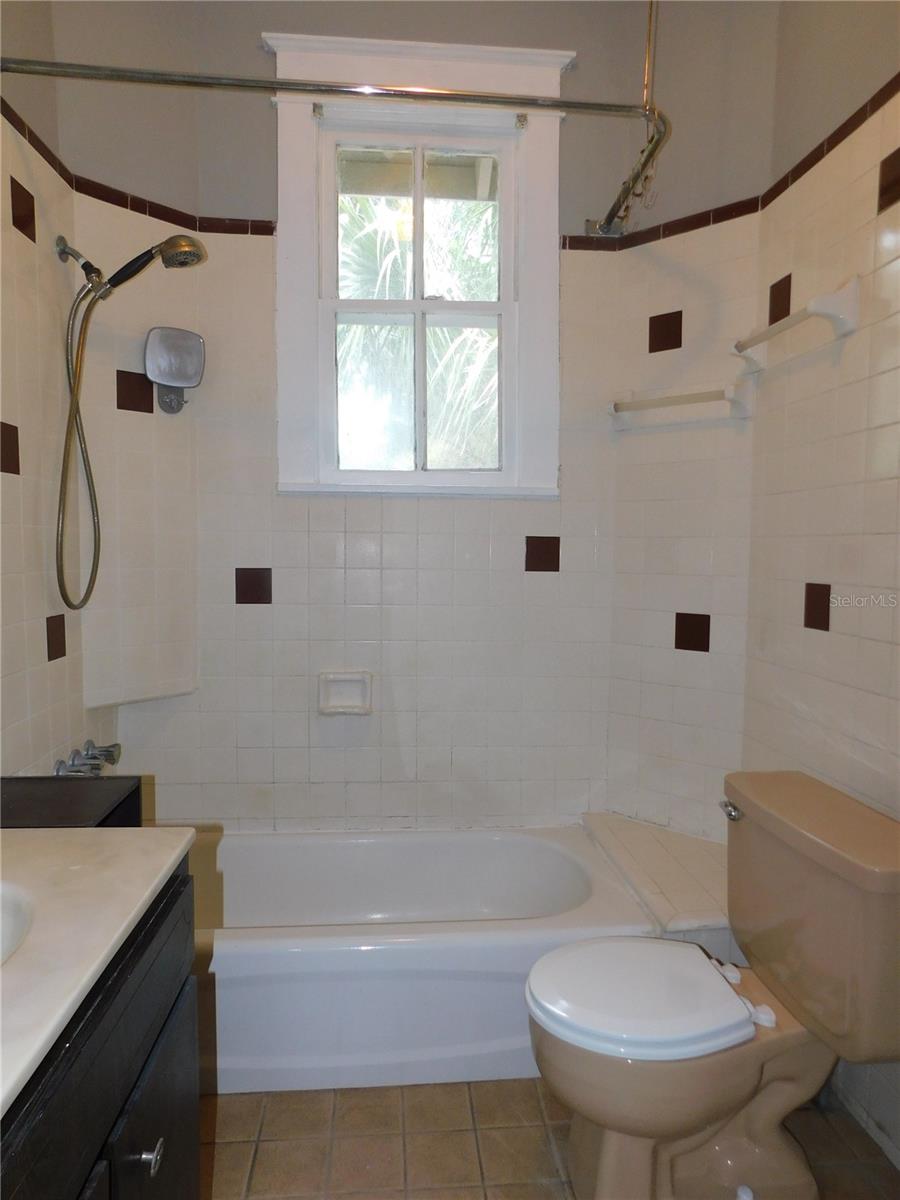 Image 14 of 19 For 541 11th Street