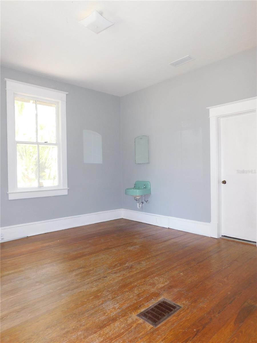 Image 16 of 19 For 541 11th Street