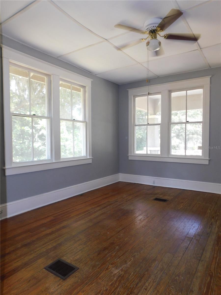 Image 4 of 19 For 541 11th Street