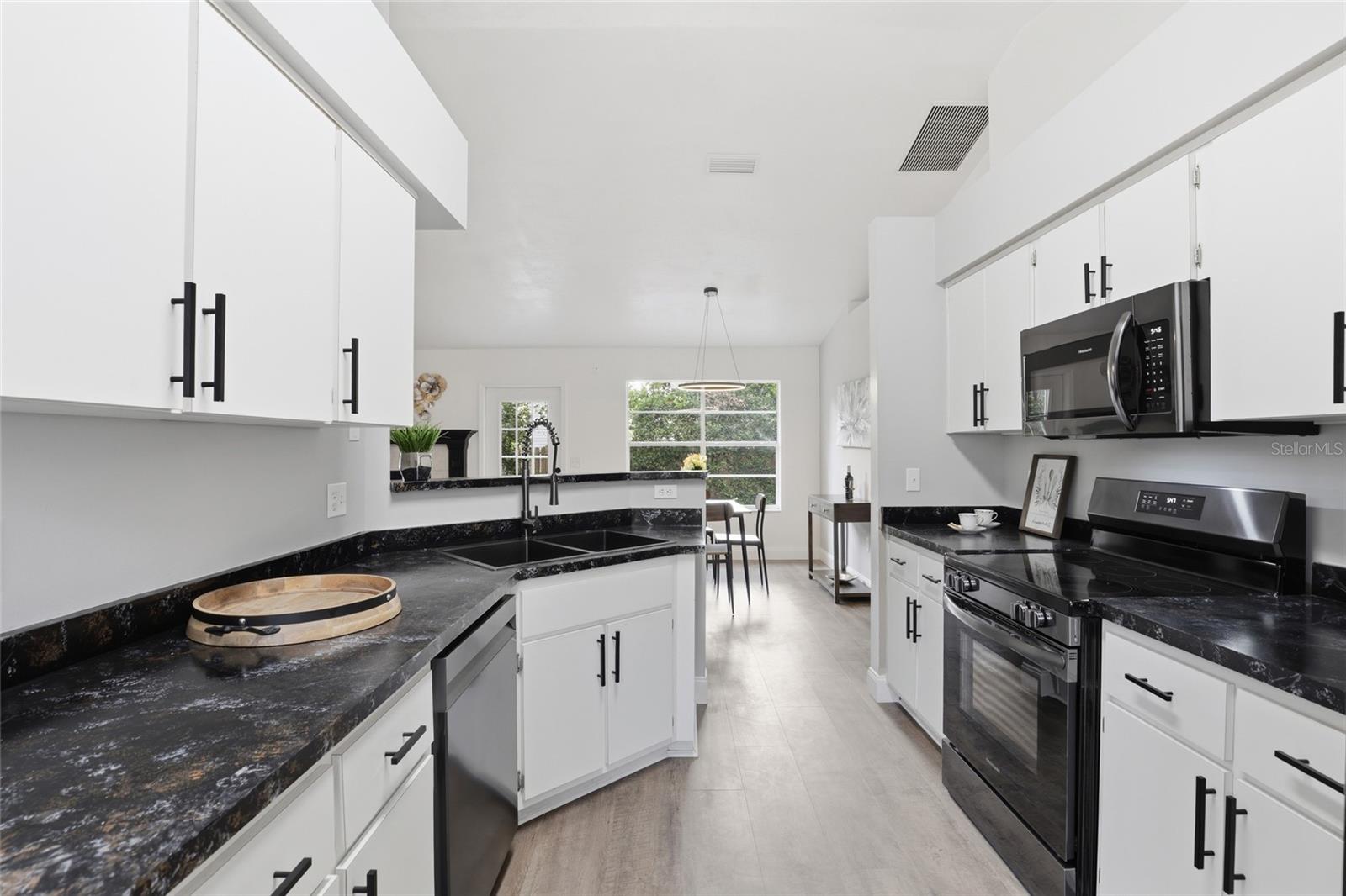 Image 15 of 30 For 6110 38th Terrace