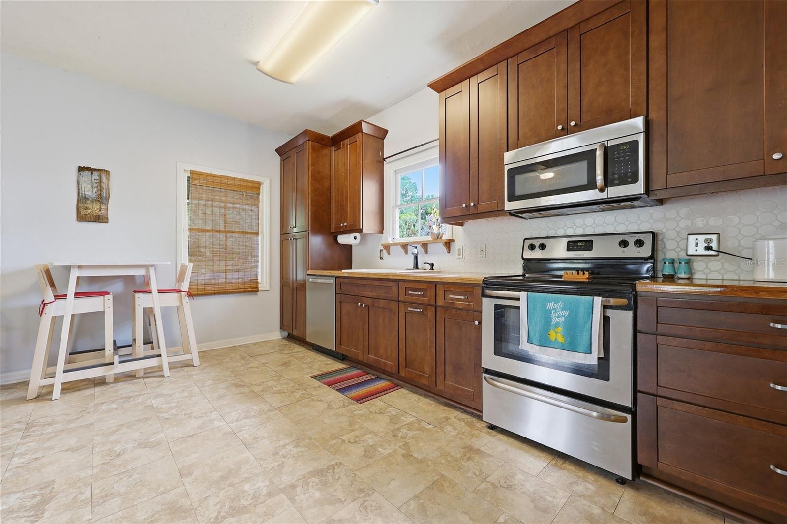 Image 8 of 24 For 637 4th Street