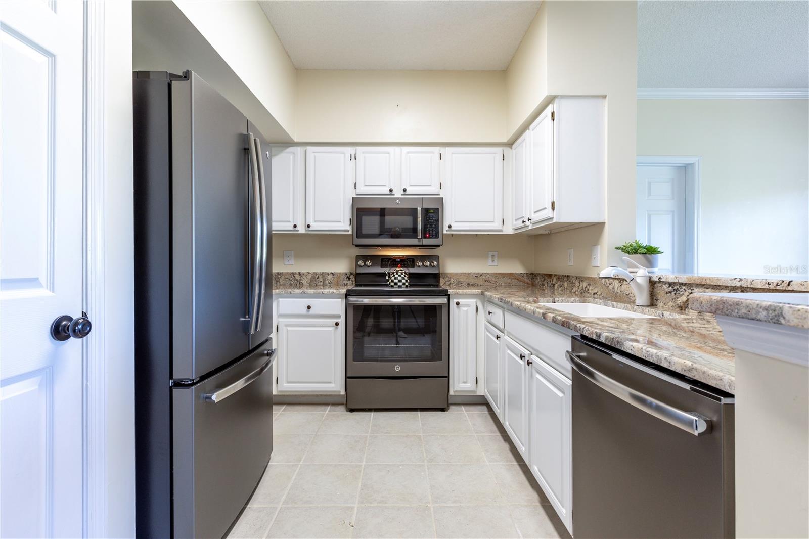 Image 10 of 33 For 10000 52nd Avenue 124