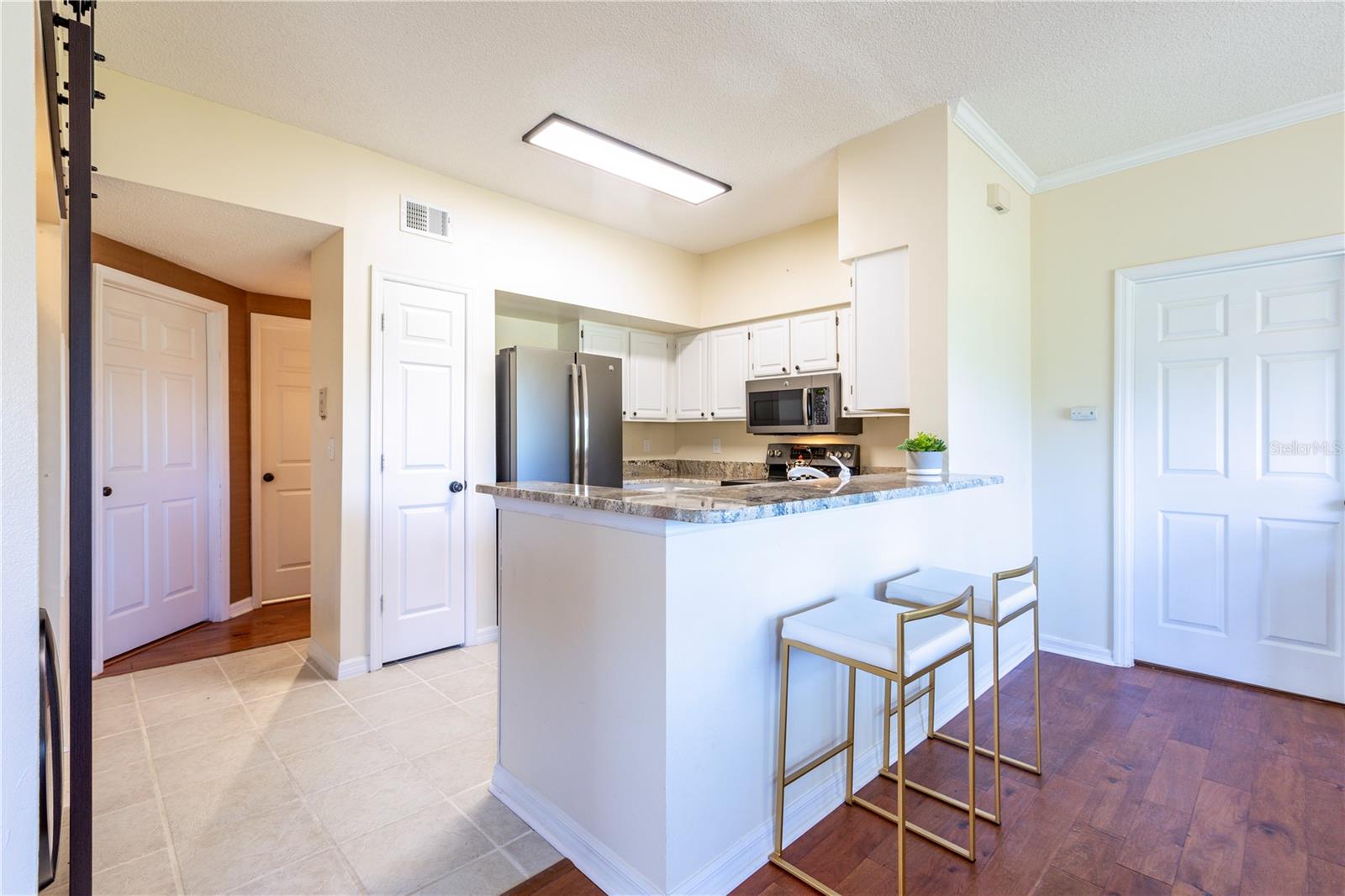 Image 11 of 33 For 10000 52nd Avenue 124