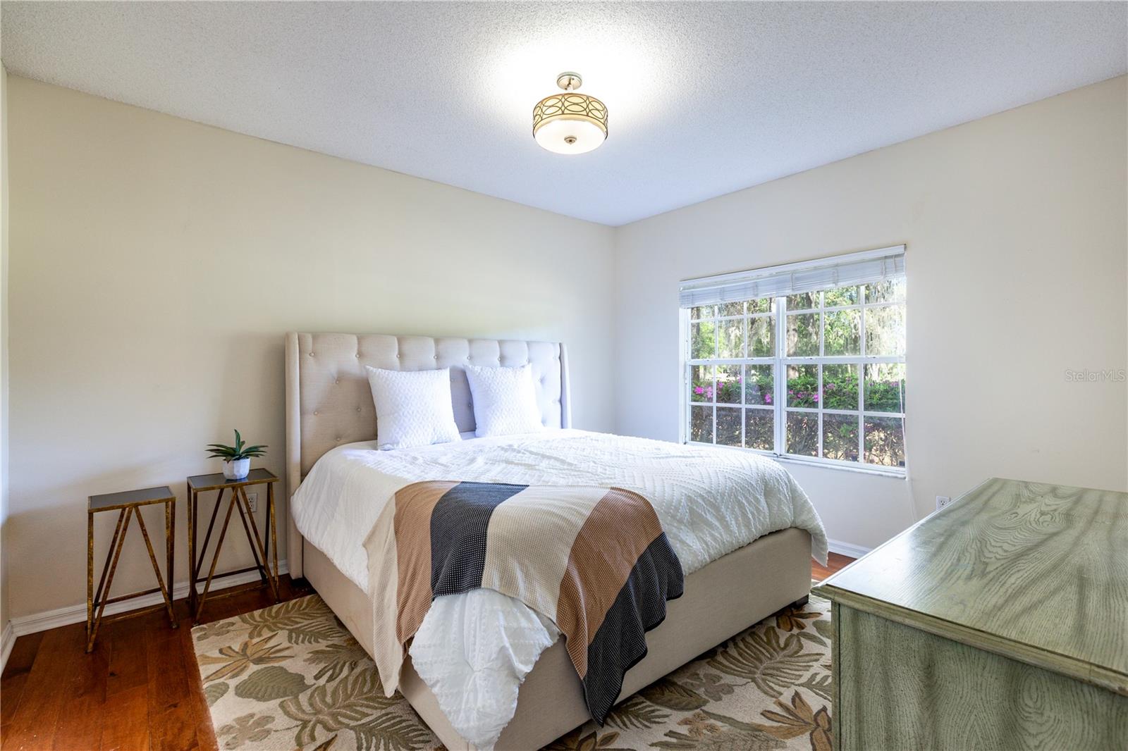 Image 12 of 33 For 10000 52nd Avenue 124