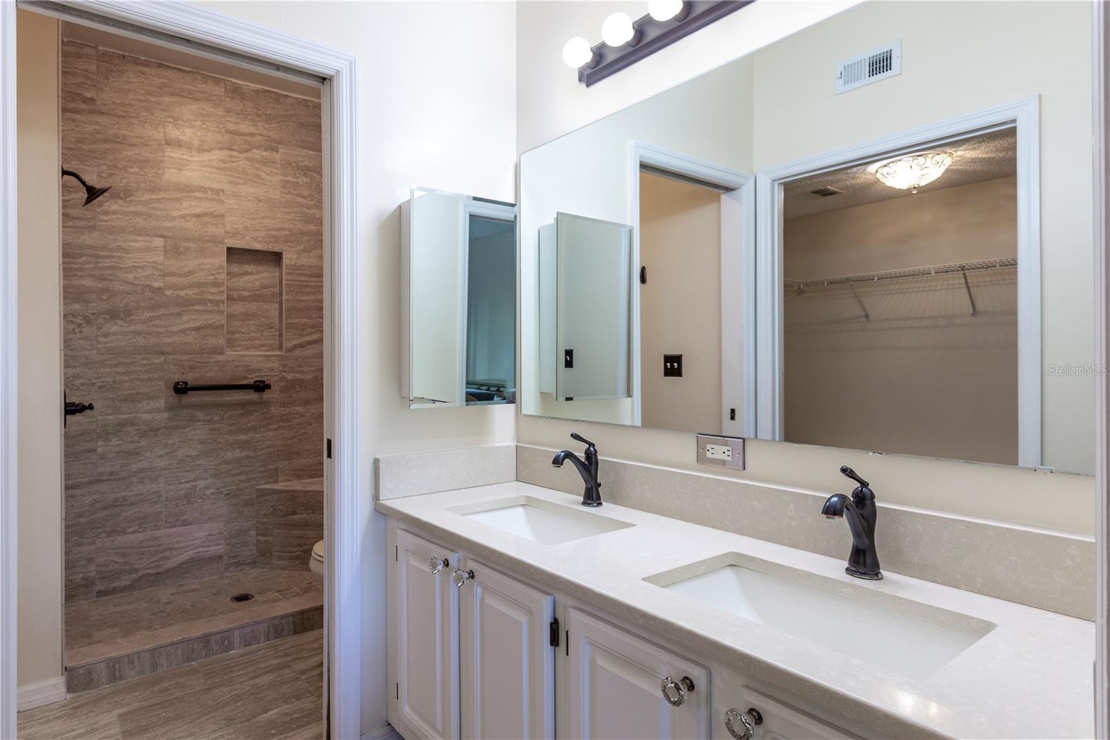 Image 14 of 33 For 10000 52nd Avenue 124