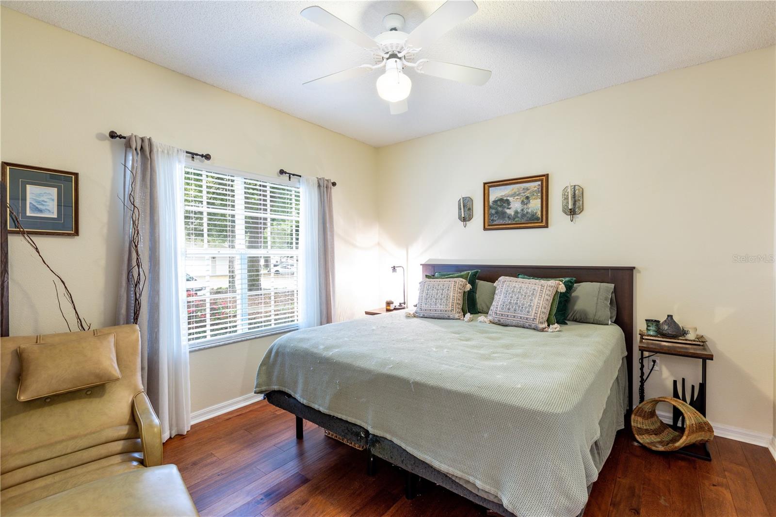 Image 17 of 33 For 10000 52nd Avenue 124