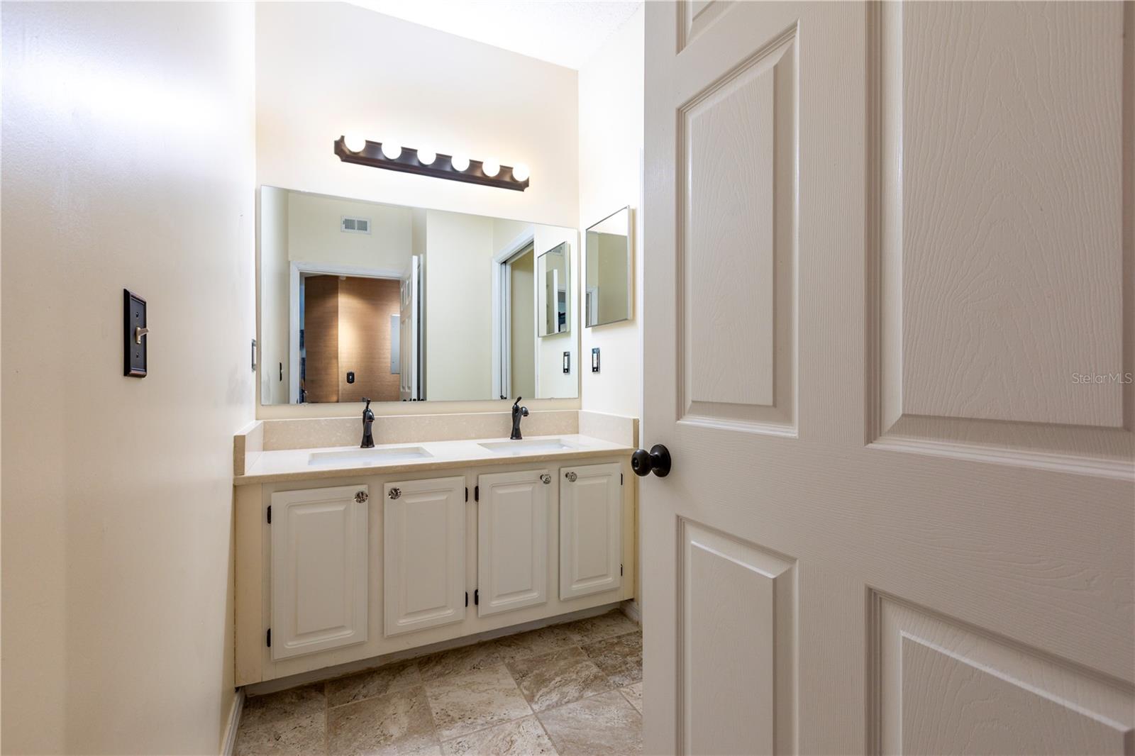 Image 19 of 33 For 10000 52nd Avenue 124