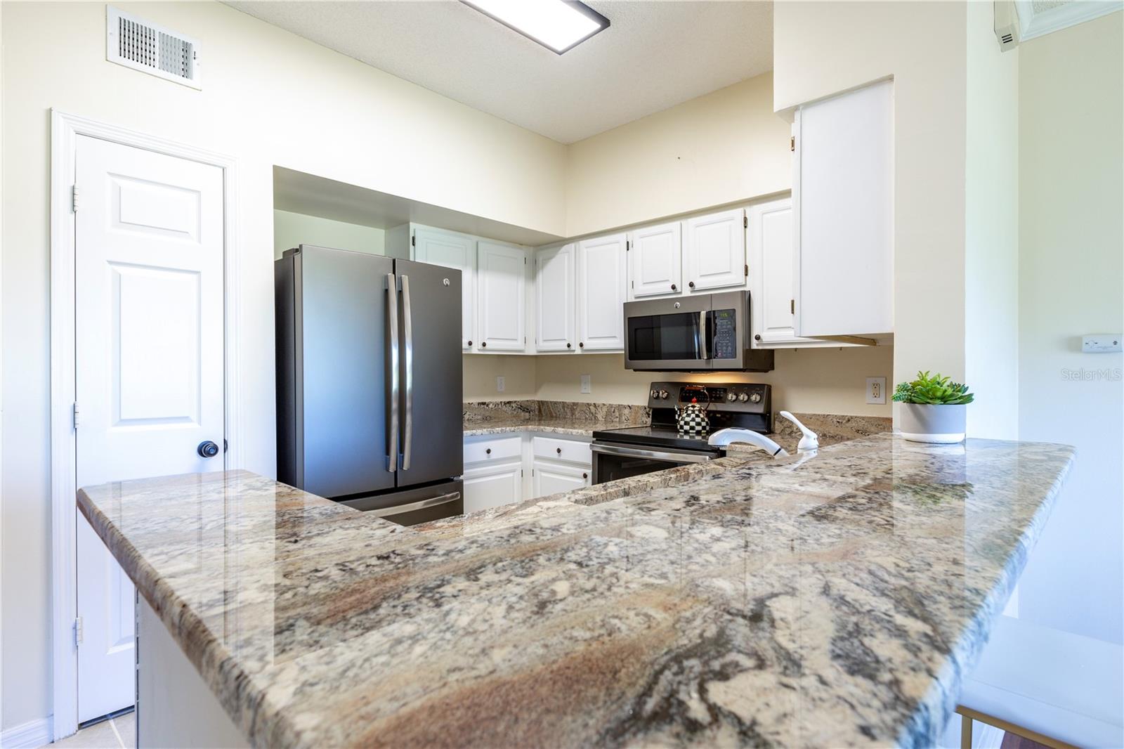 Image 9 of 33 For 10000 52nd Avenue 124