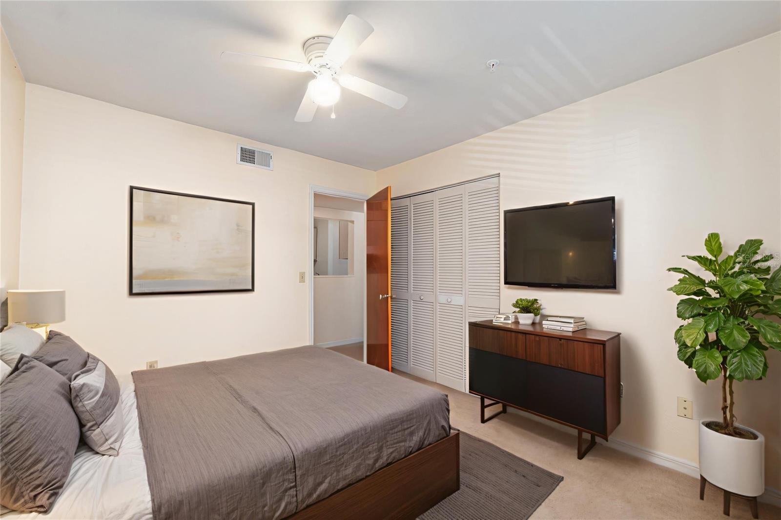 Image 23 of 35 For 2360 Archer Road 706