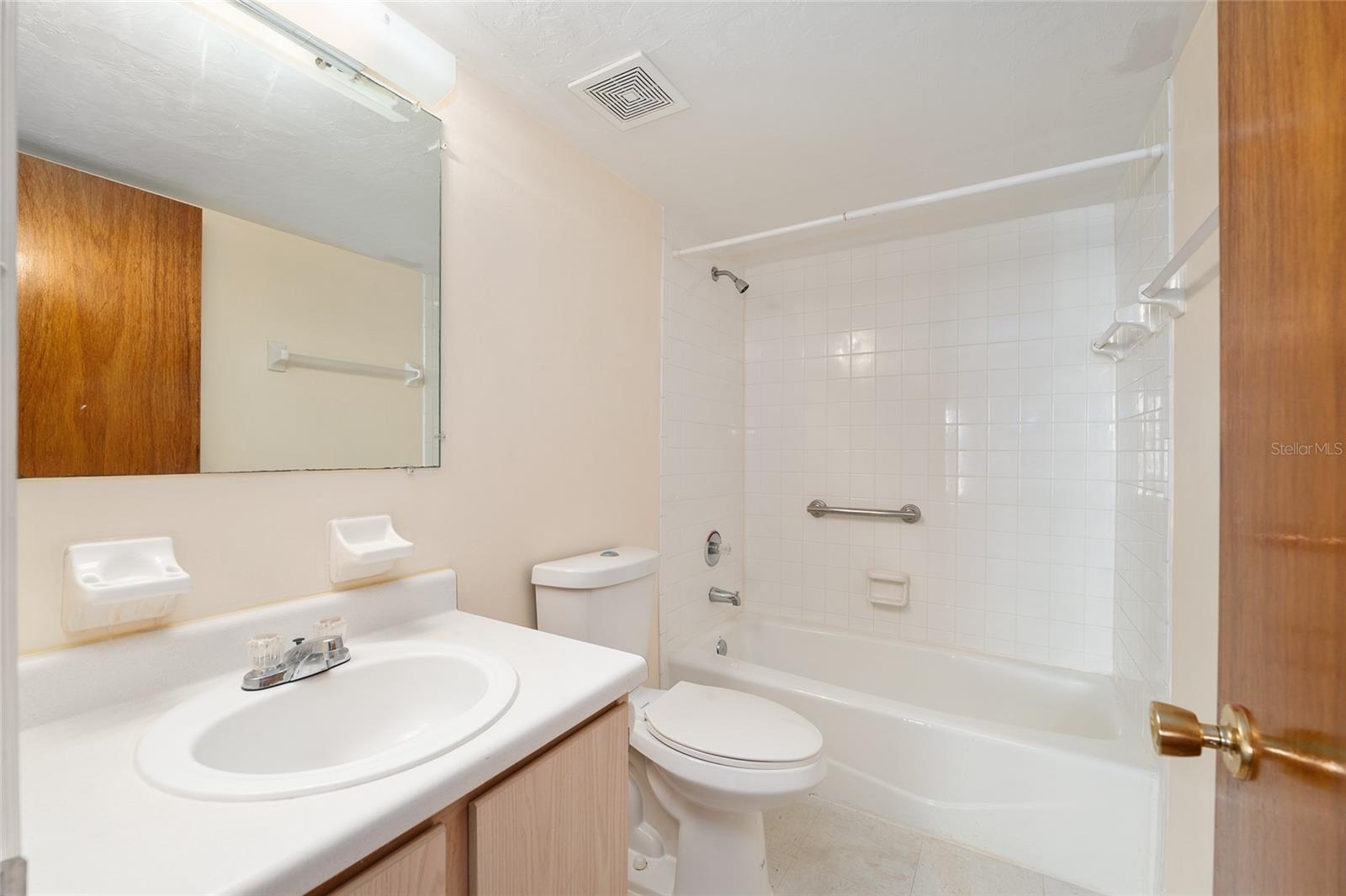 Image 28 of 35 For 2360 Archer Road 706