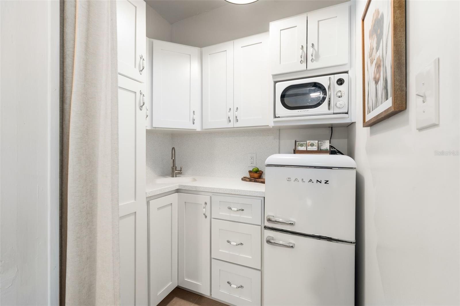 Image 24 of 35 For 3816 4th Place