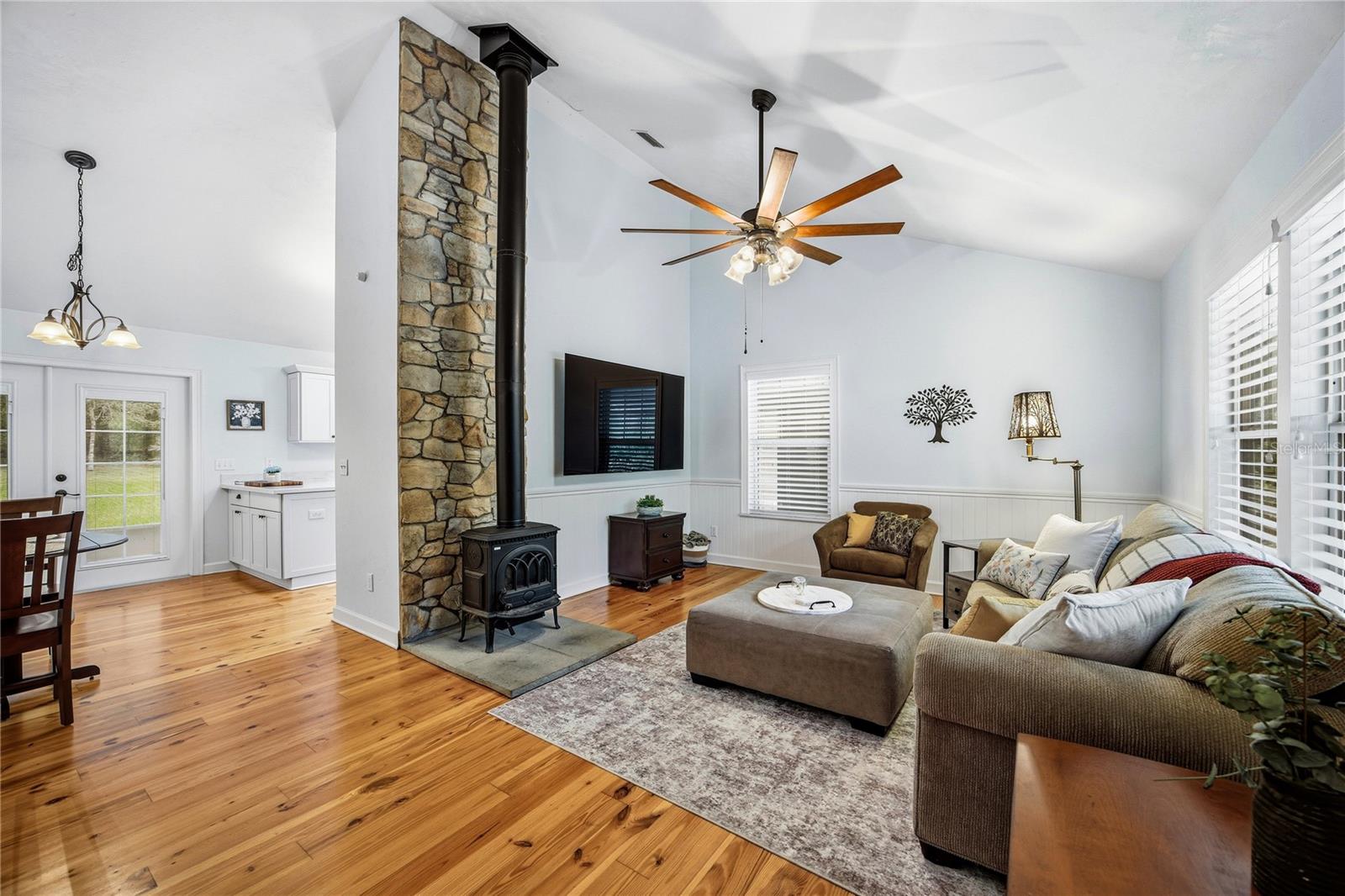 Image 28 of 49 For 5028 47th Street