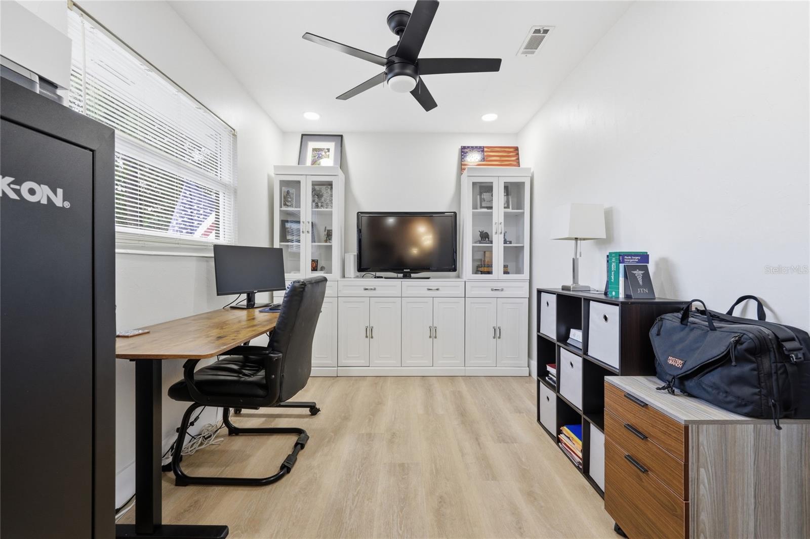 Image 19 of 71 For 2230 20th Court