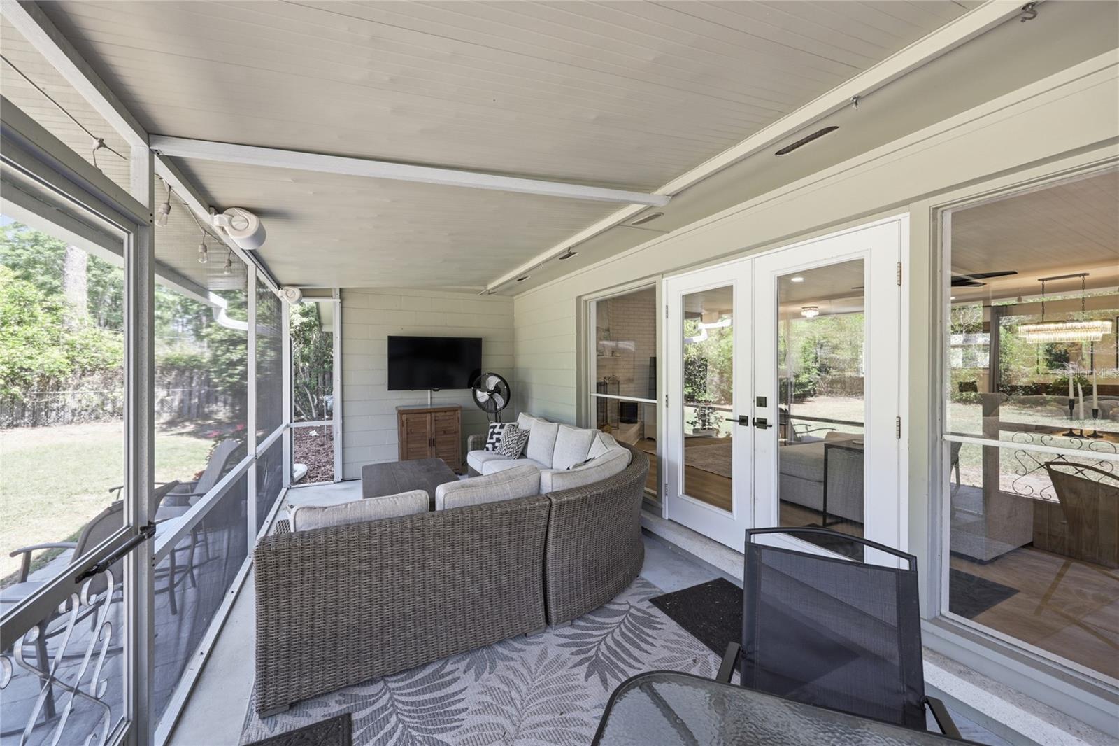 Image 57 of 71 For 2230 20th Court