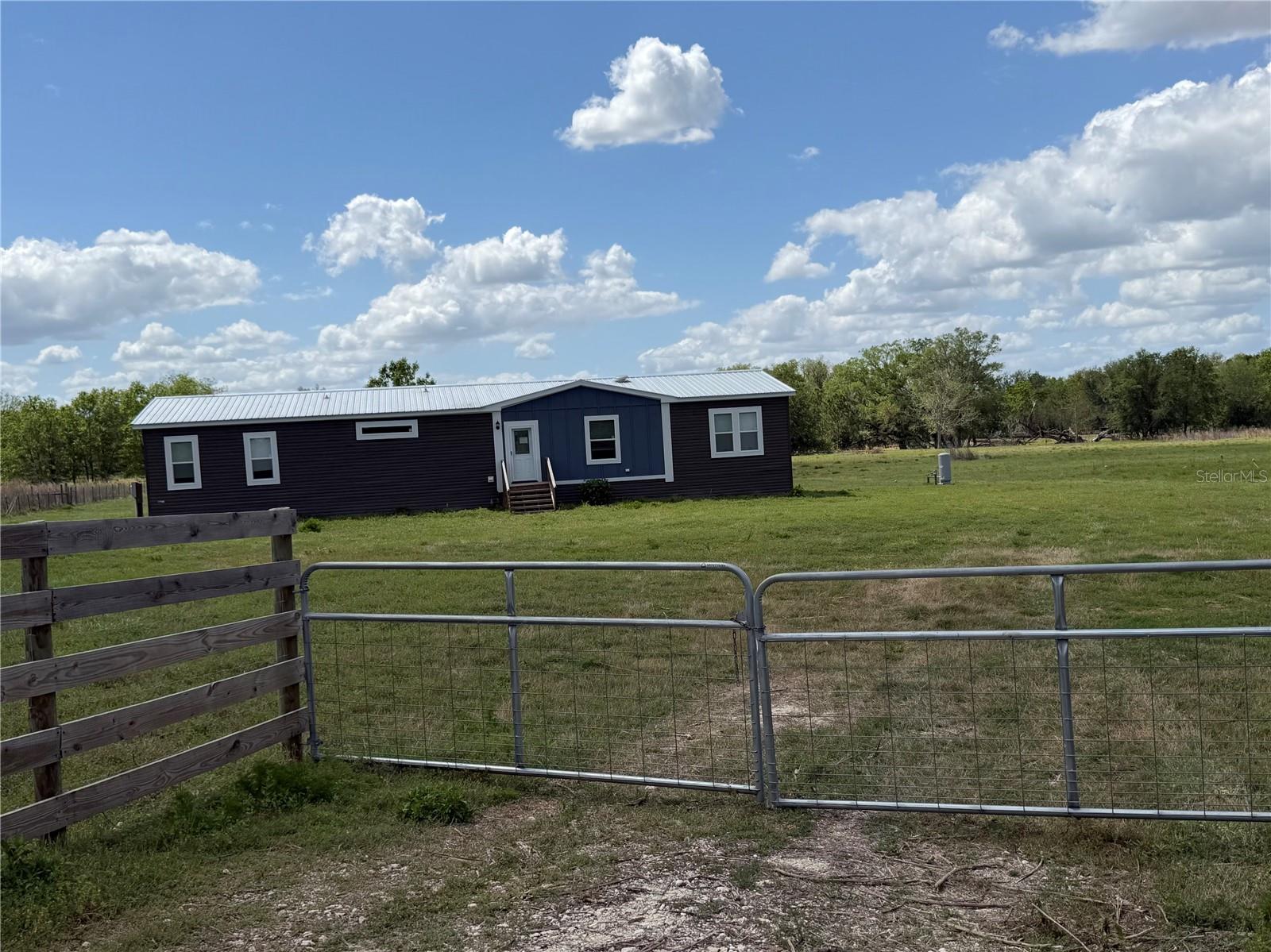 Image 3 of 27 For 6895 139th Drive