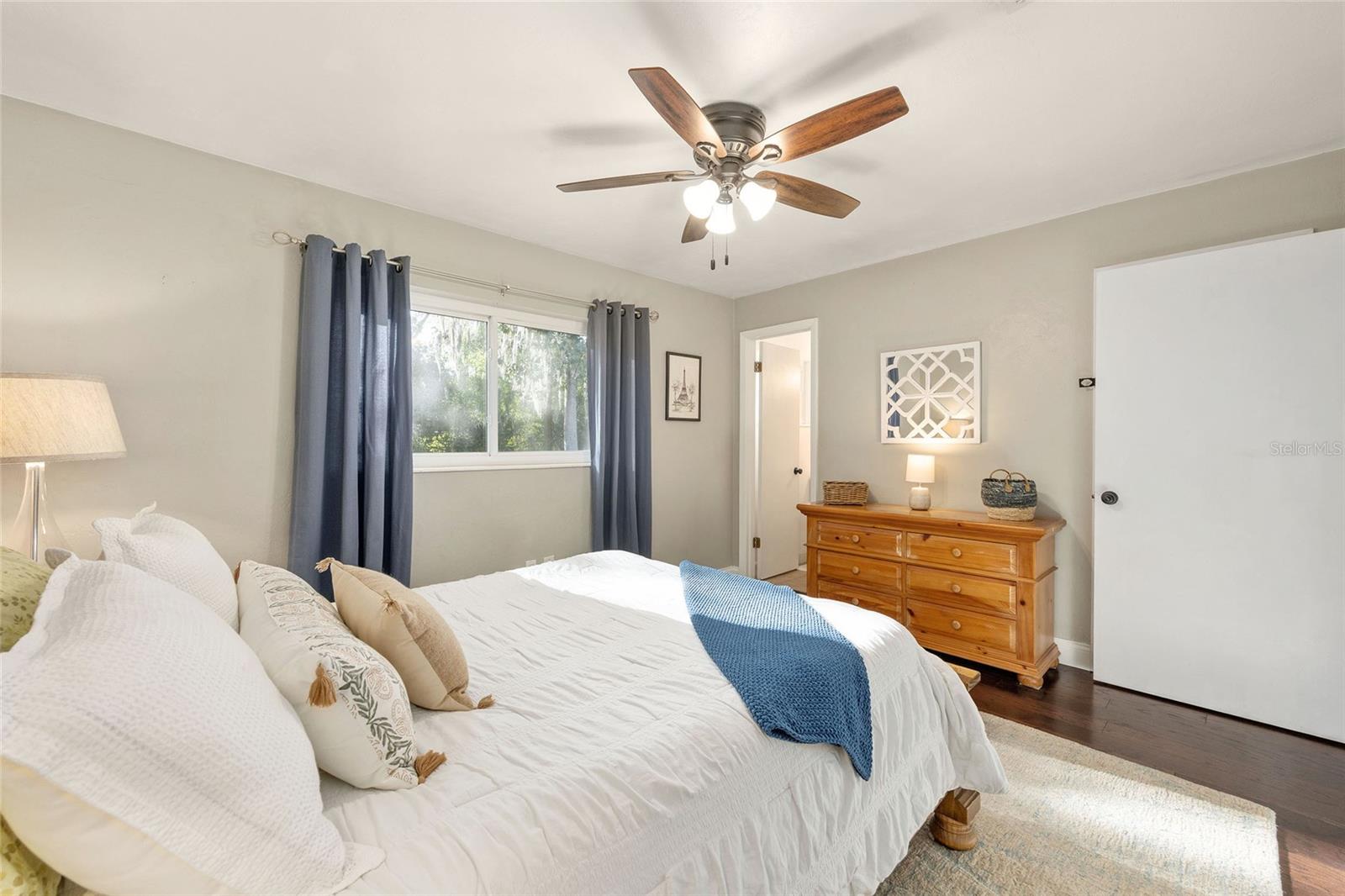 Image 21 of 49 For 510 52nd Terrace