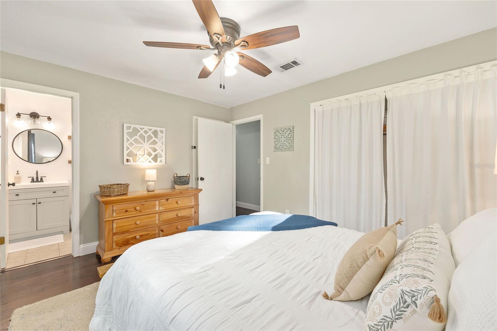 Image 22 of 49 For 510 52nd Terrace