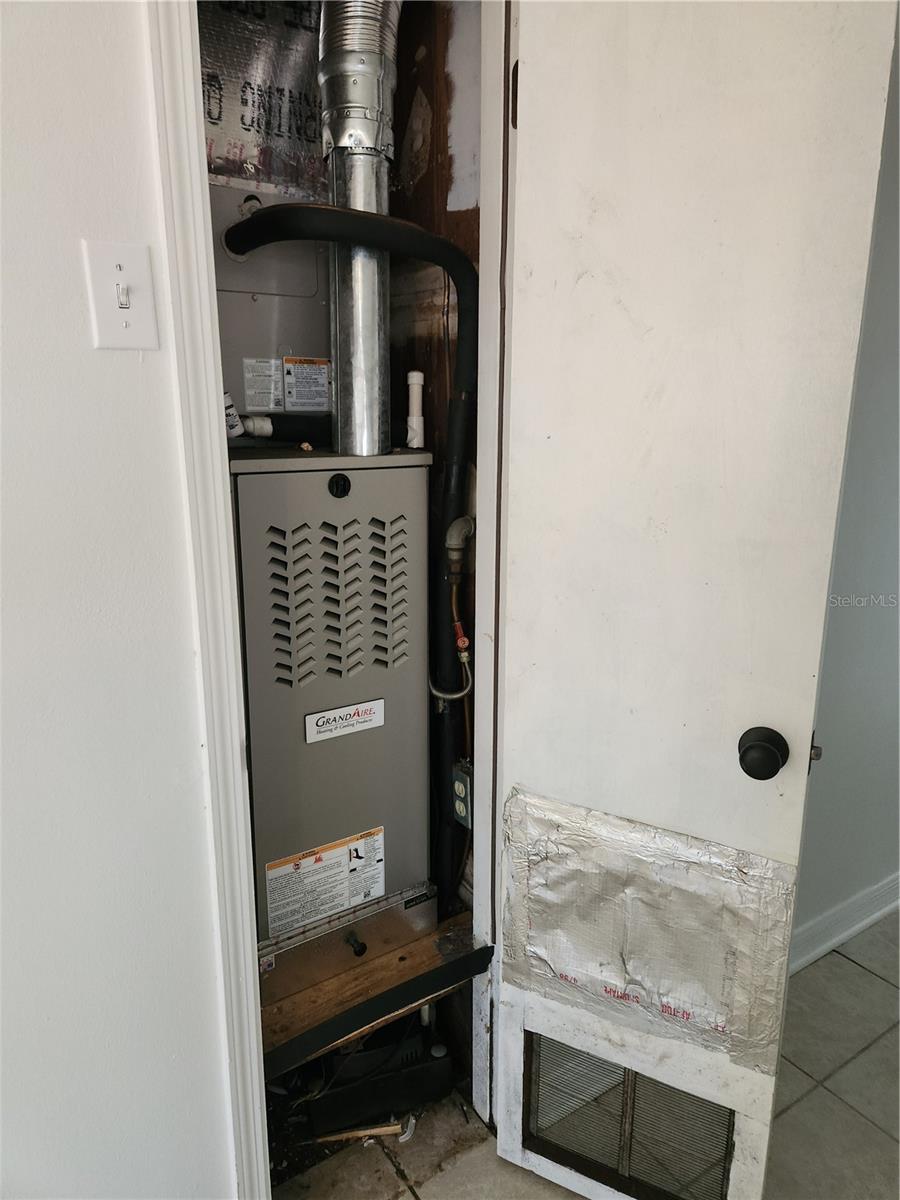 Image 11 of 28 For 2822 16th Drive