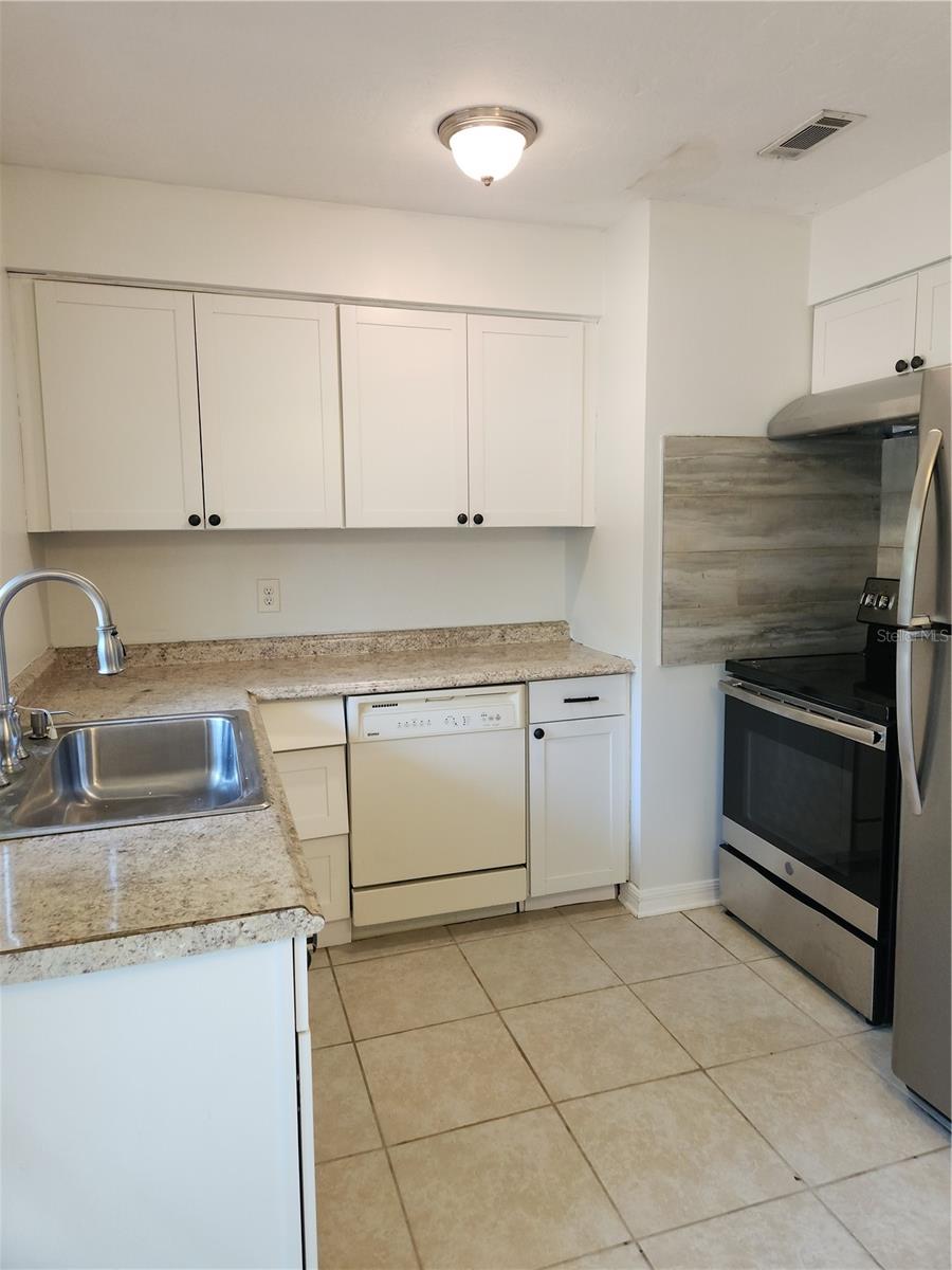 Image 7 of 28 For 2822 16th Drive