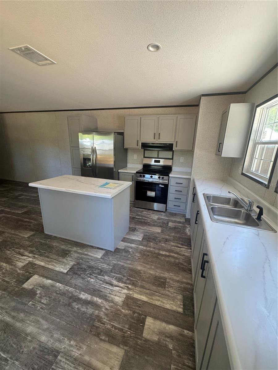 Image 22 of 35 For 8630 82nd Terrace