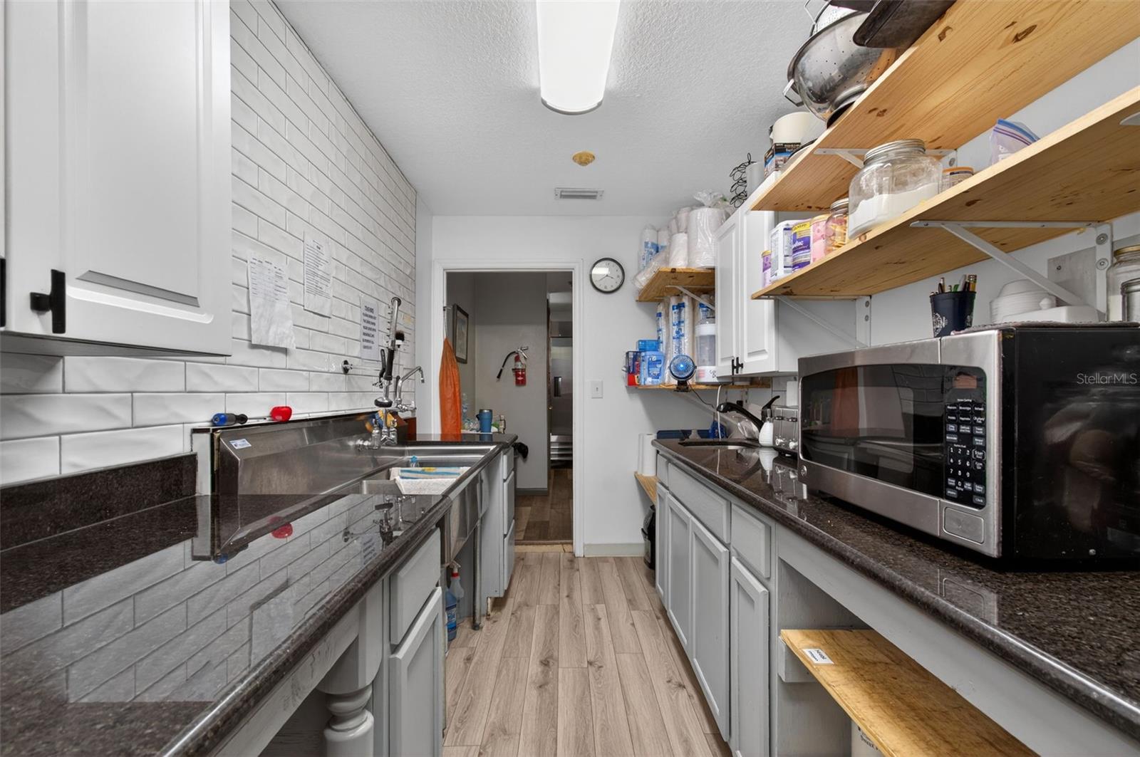 Image 13 of 32 For 951 Hathaway Avenue