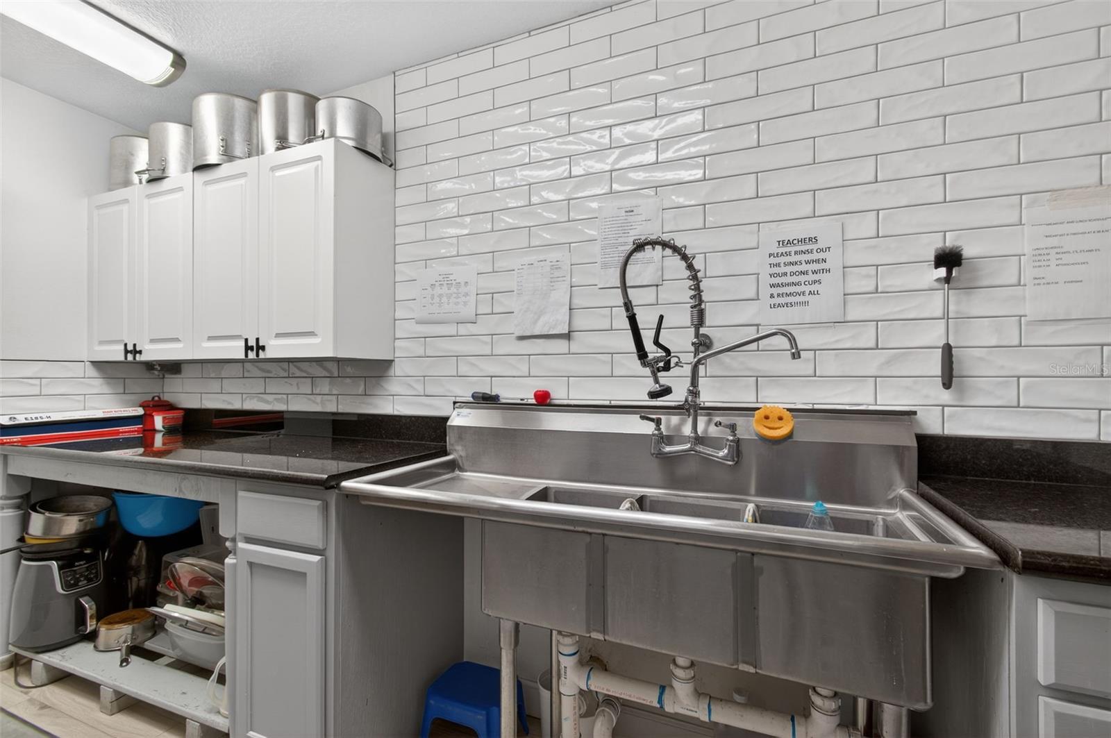 Image 14 of 32 For 951 Hathaway Avenue