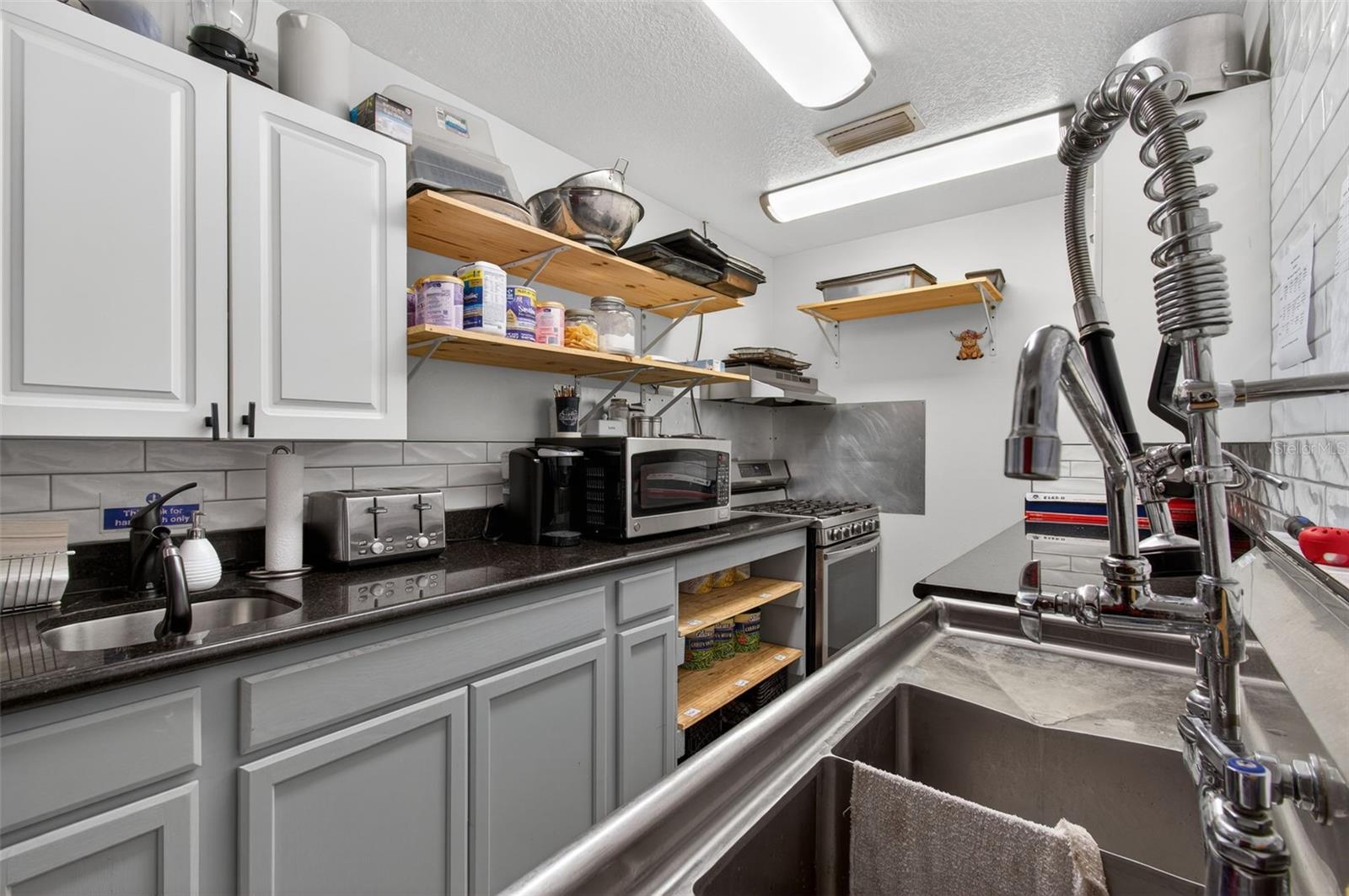 Image 15 of 32 For 951 Hathaway Avenue