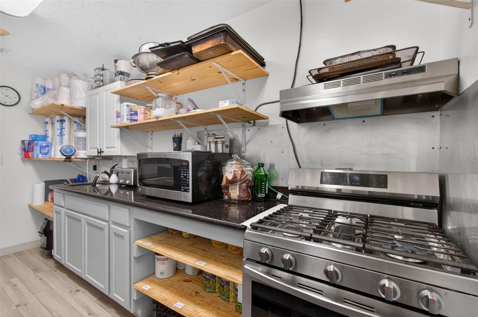 Image 16 of 32 For 951 Hathaway Avenue