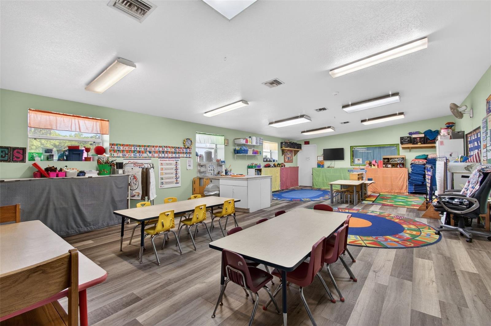 Image 17 of 32 For 951 Hathaway Avenue