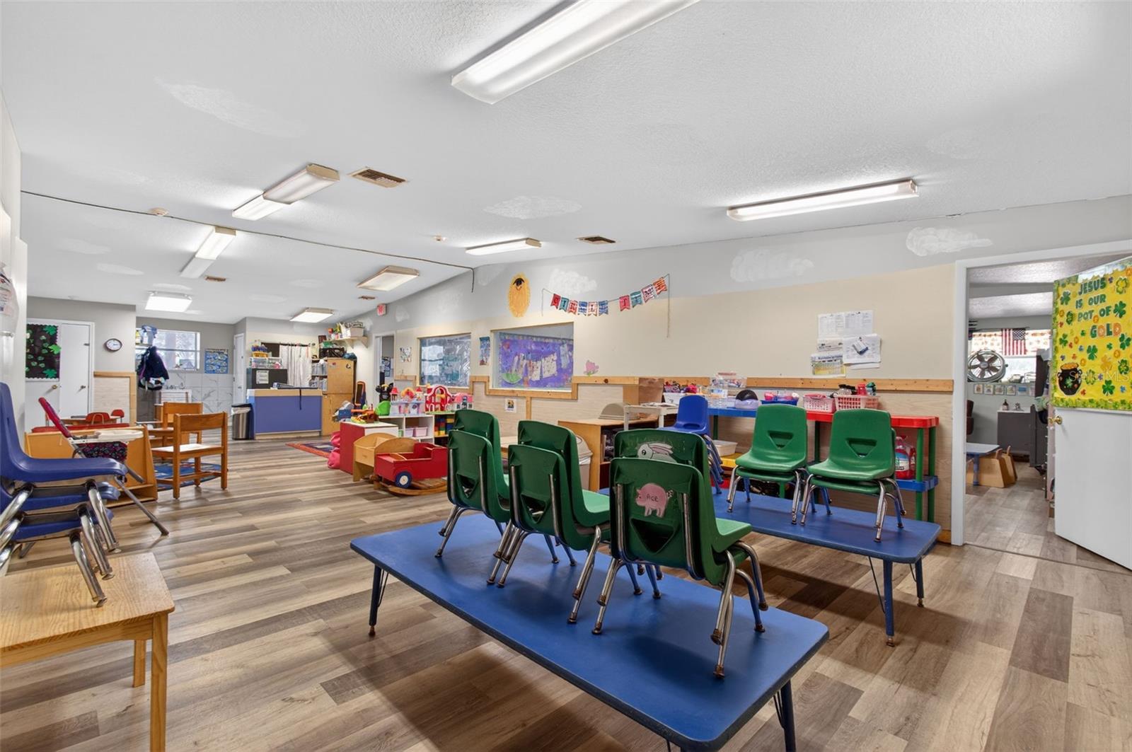 Image 21 of 32 For 951 Hathaway Avenue