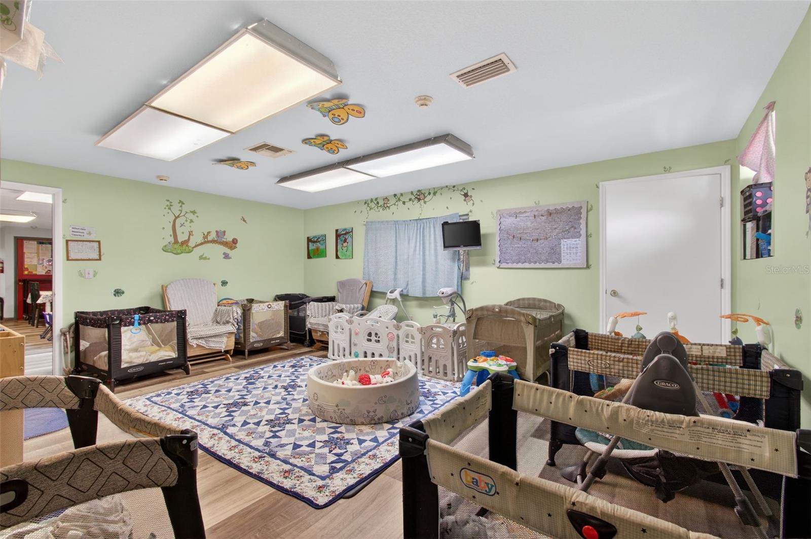 Image 7 of 32 For 951 Hathaway Avenue