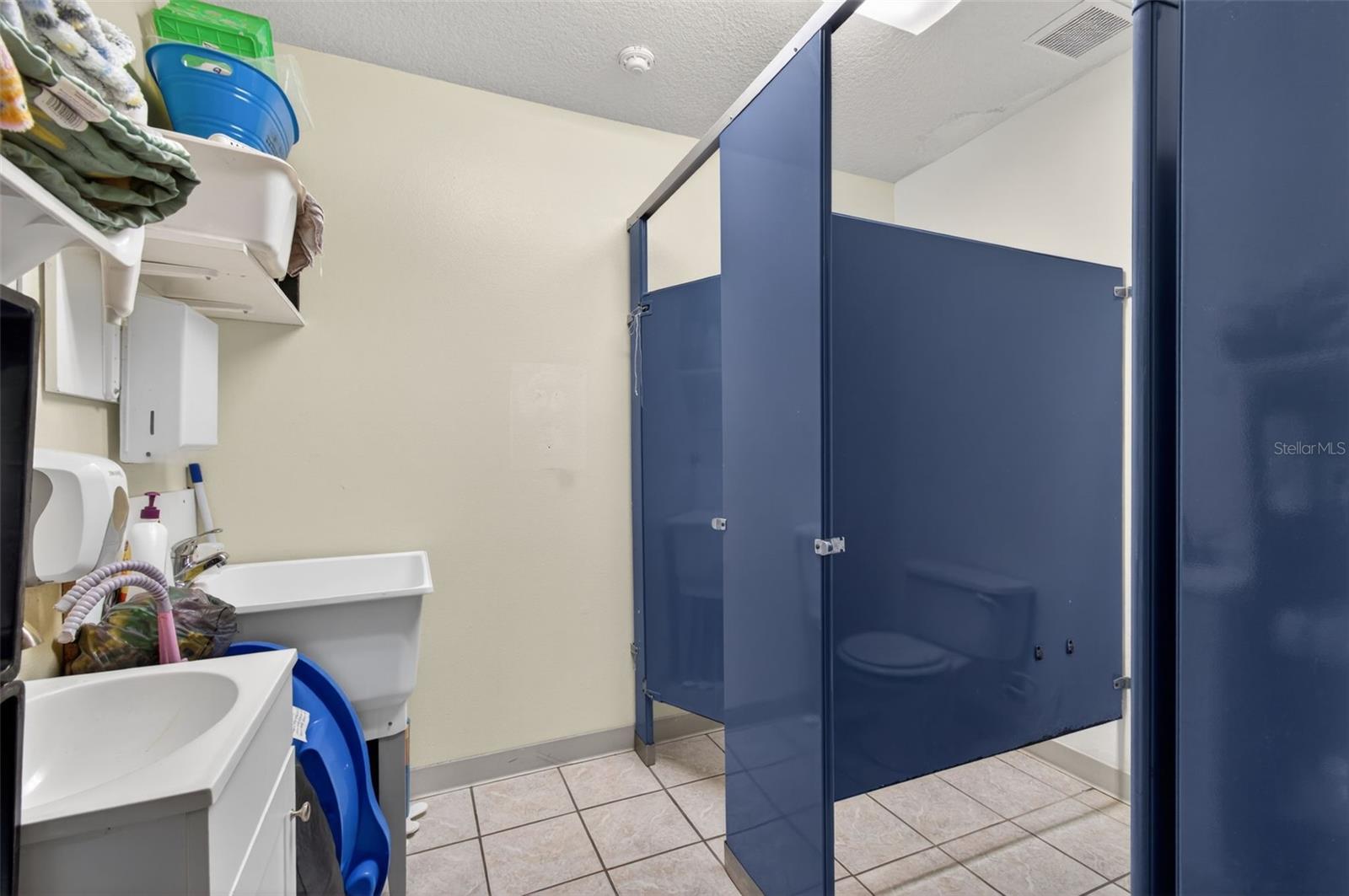 Image 9 of 32 For 951 Hathaway Avenue