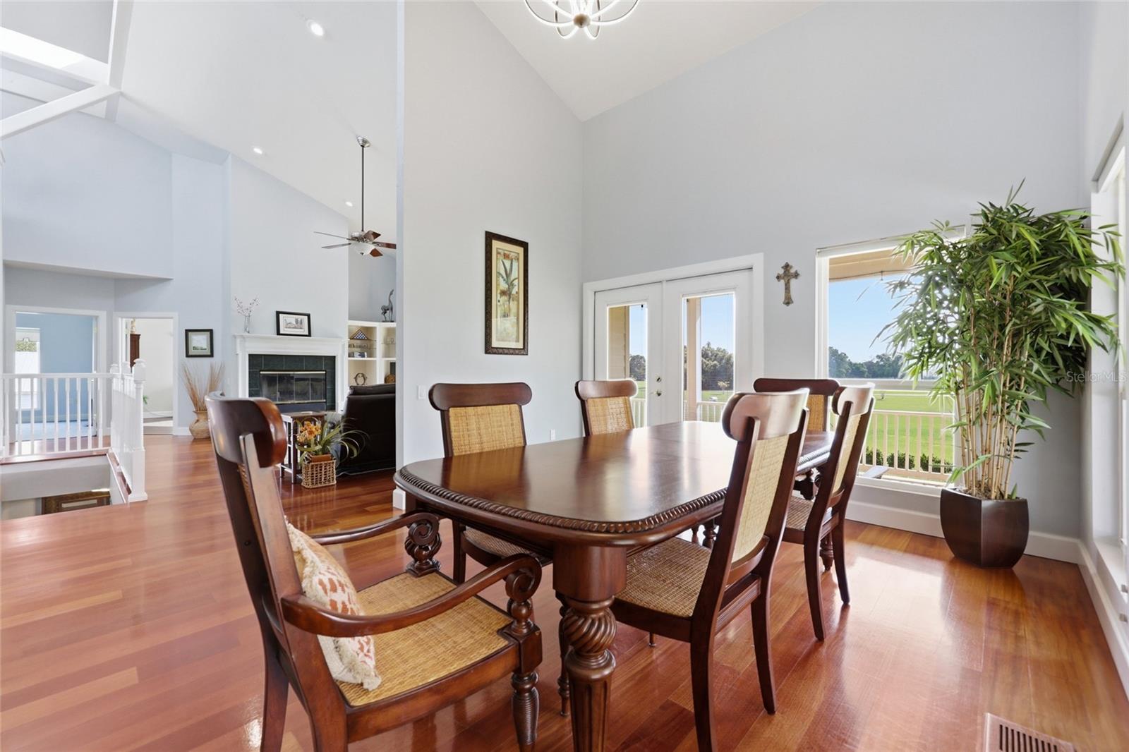 Image 17 of 66 For 1042 Woodland Avenue