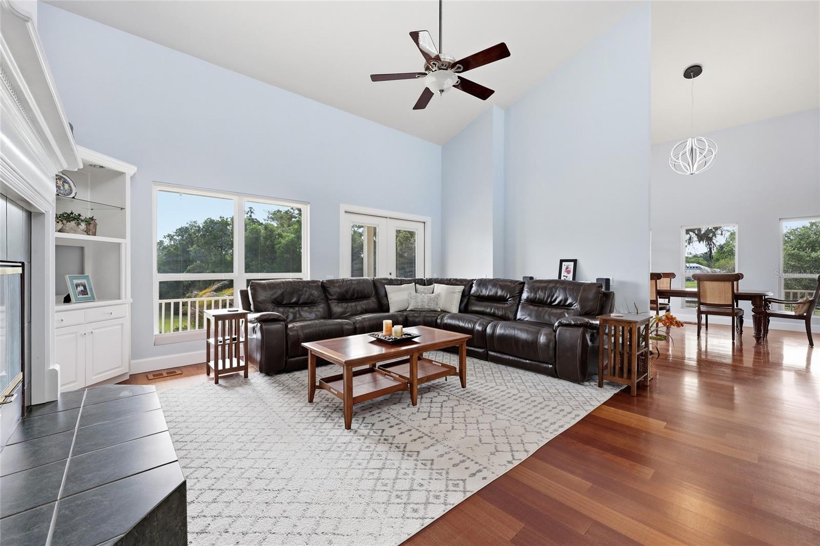 Image 19 of 66 For 1042 Woodland Avenue