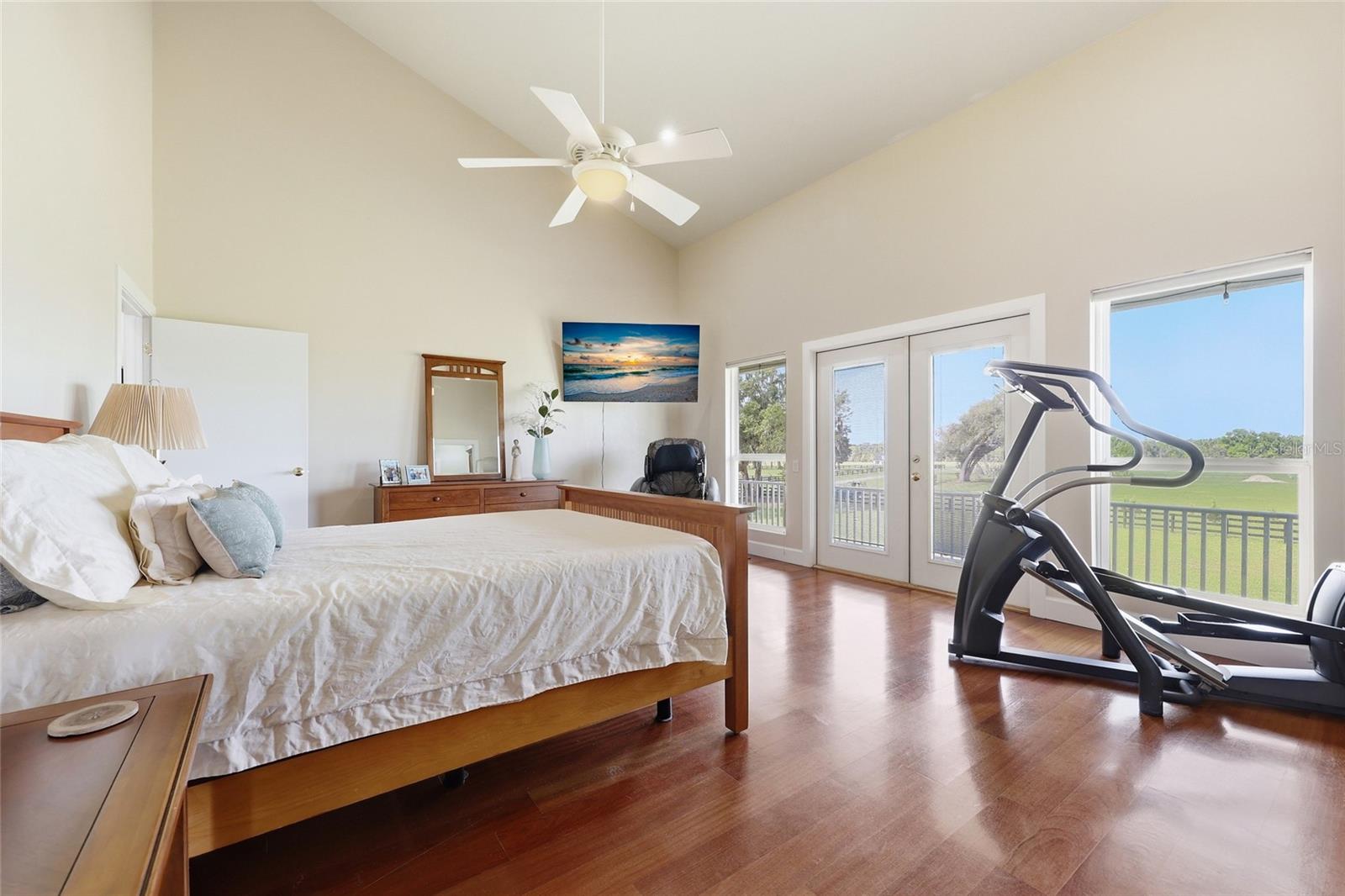 Image 26 of 66 For 1042 Woodland Avenue