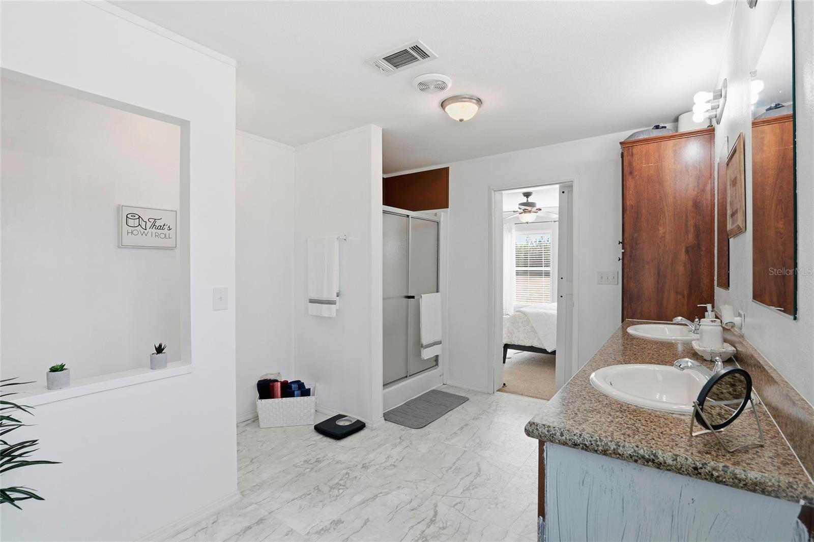 Image 33 of 60 For 952 Galilee Loop