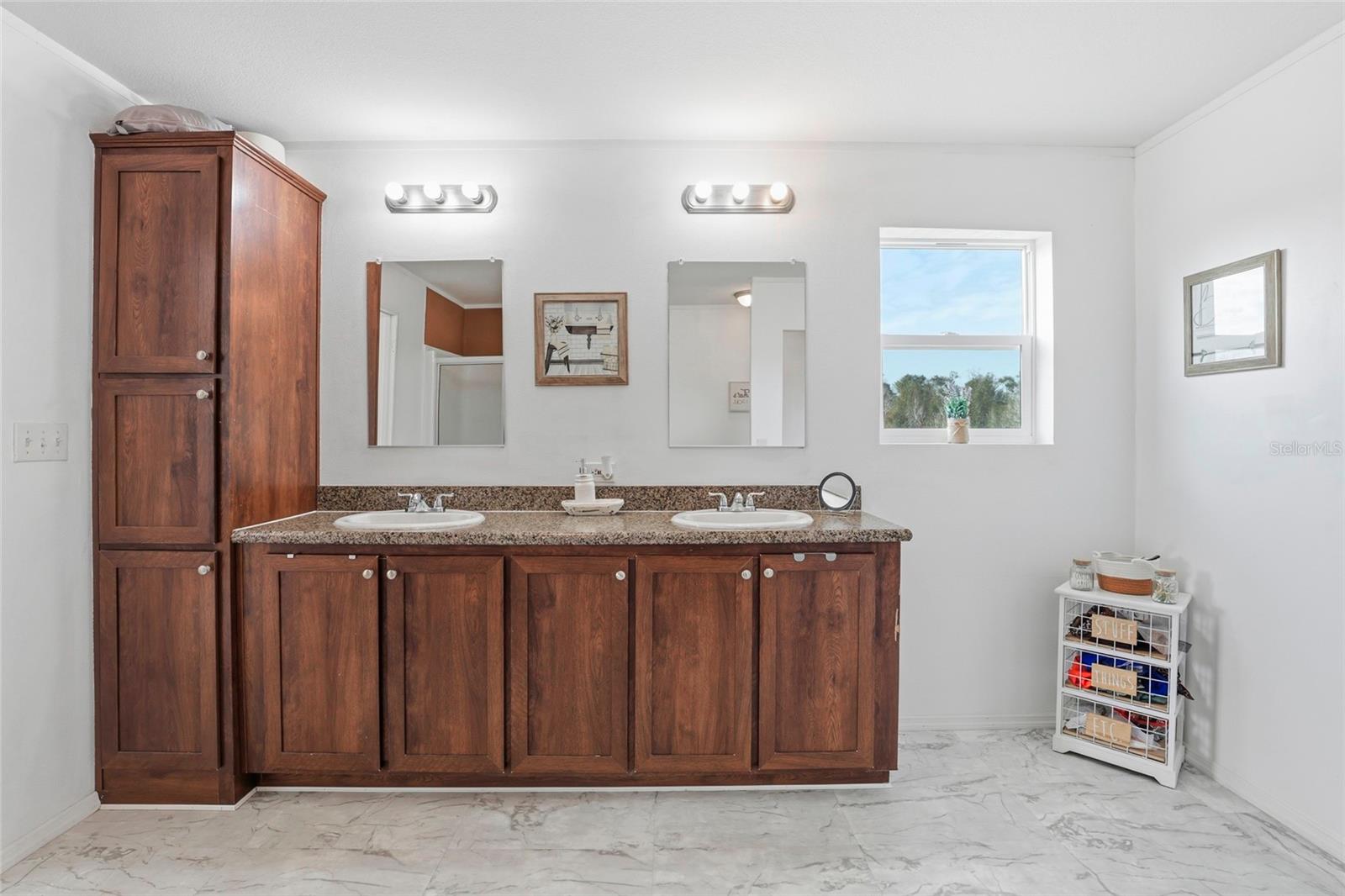 Image 34 of 60 For 952 Galilee Loop