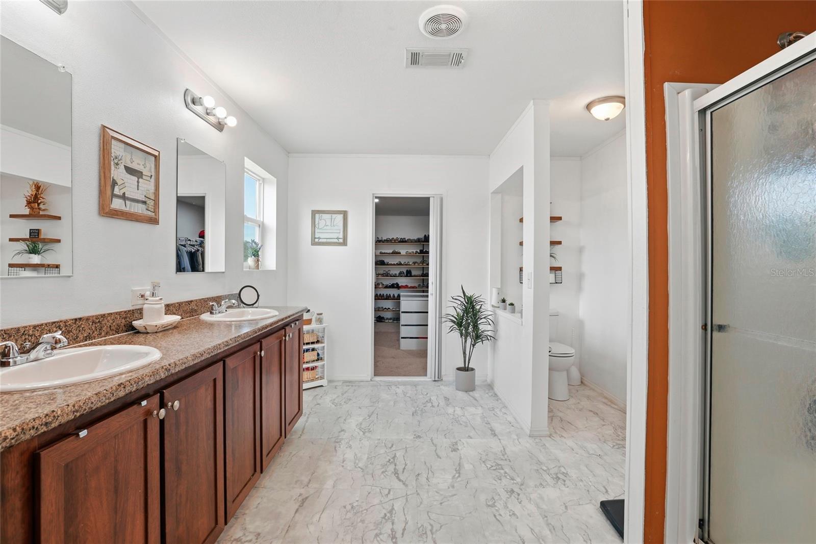 Image 35 of 60 For 952 Galilee Loop