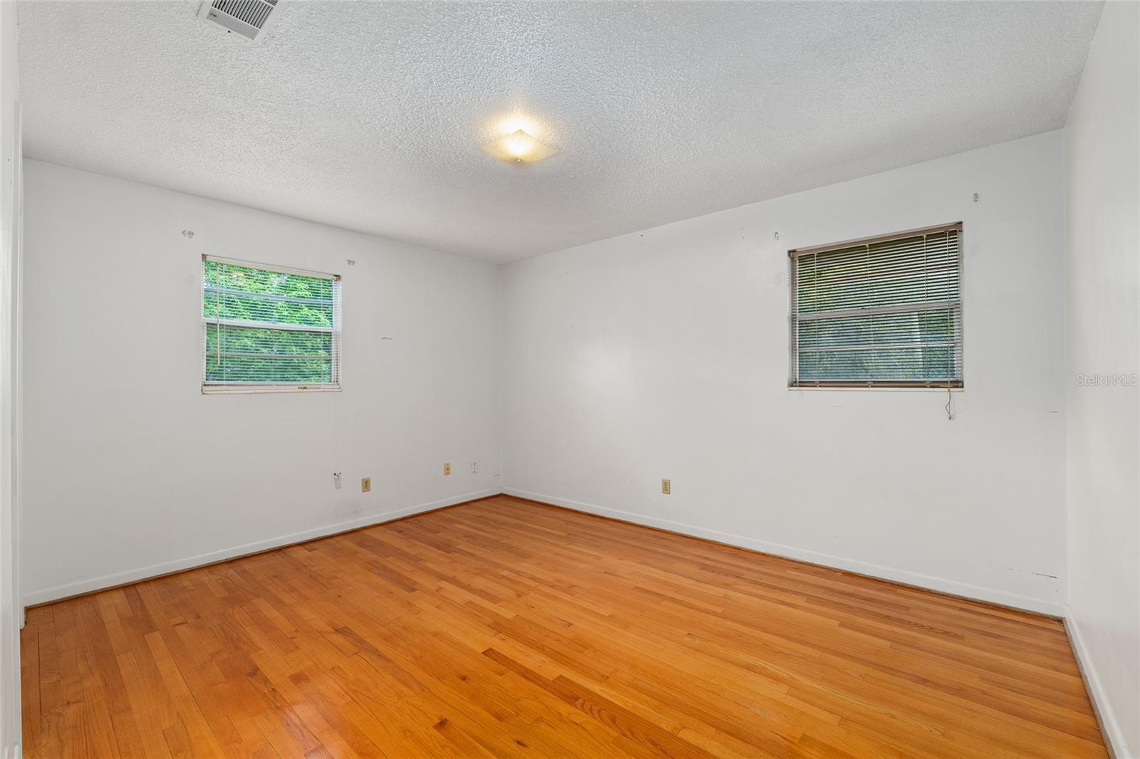 Image 22 of 57 For 505 37th Place