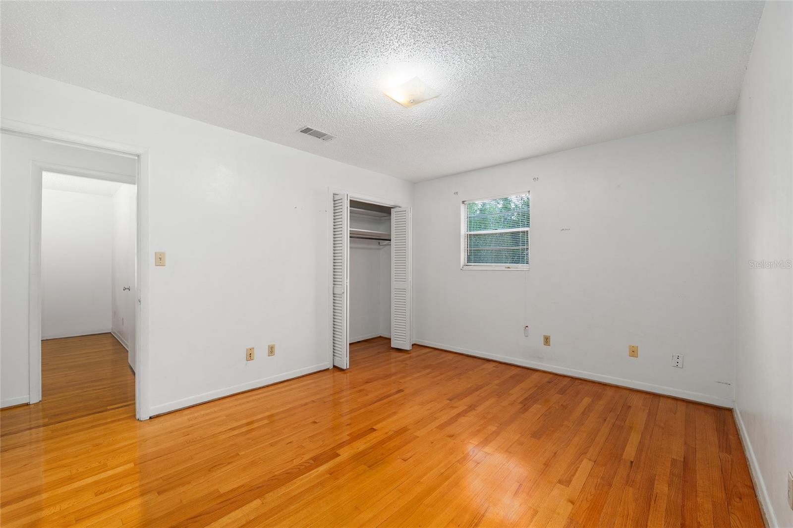 Image 23 of 57 For 505 37th Place