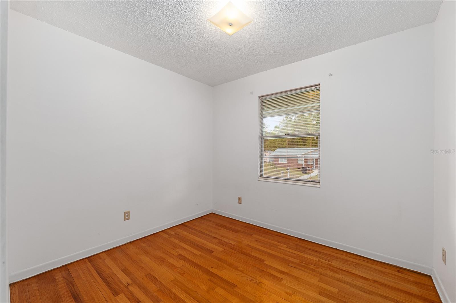 Image 24 of 57 For 505 37th Place